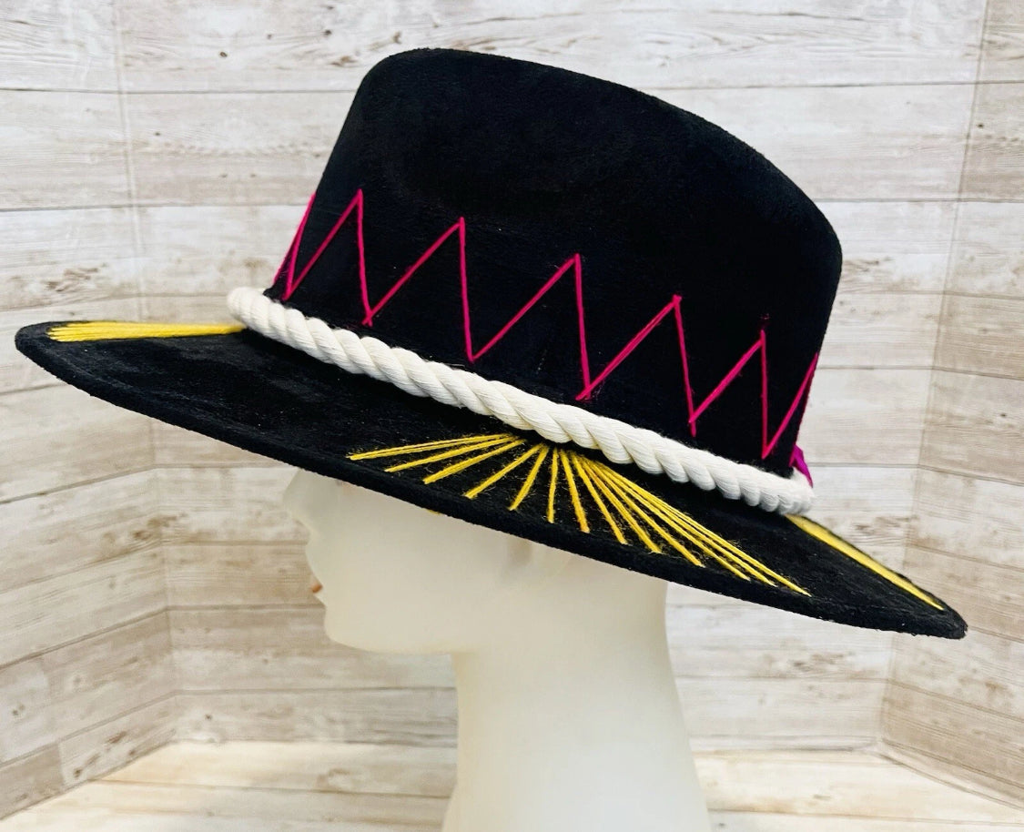 Classic Embroidered Panama Style Hat Medium Sombrero Clásico Tipo Panama con Bordado Fino