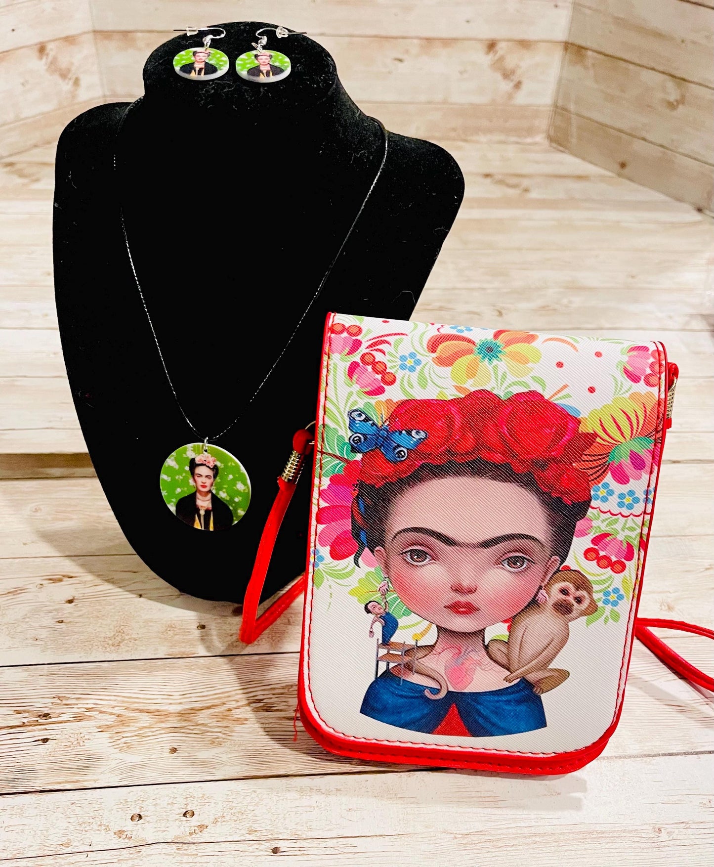 Frida Kahlo Set Purse/Bag Earrings and Necklace Crossbody Bag Set de Collar y Aretes de Frida y Bolsa Tipo Crossbody