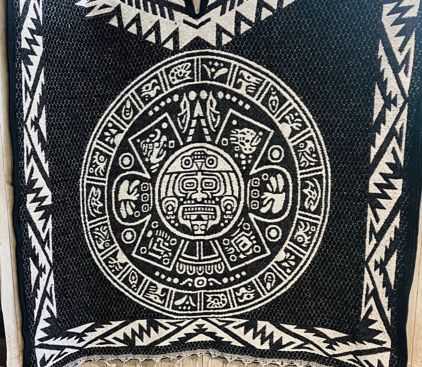 Mexican Poncho Aztec Calendar Poncho Gavan Calendario Azteca con Amor Eterno