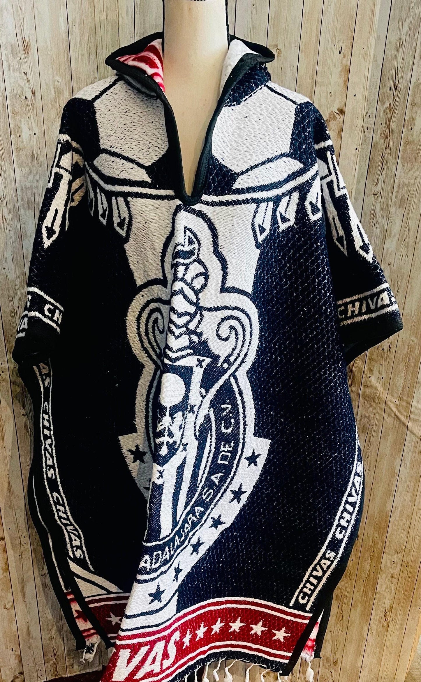 Poncho Mexicano Grueso de Guadalajara Chivas Poncho de Futbol Mexicano Mexican Thick Soccer Poncho