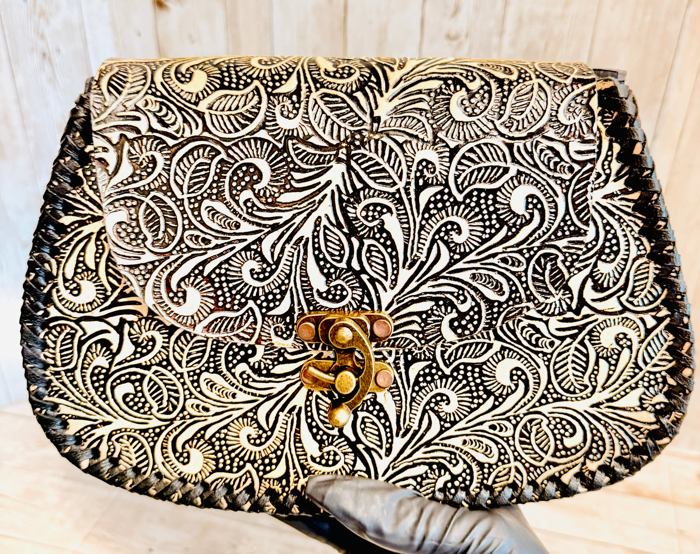 Mexican Leather Tooled Crossbody Handbag Bolsa Mexicana de Piel Cincelada