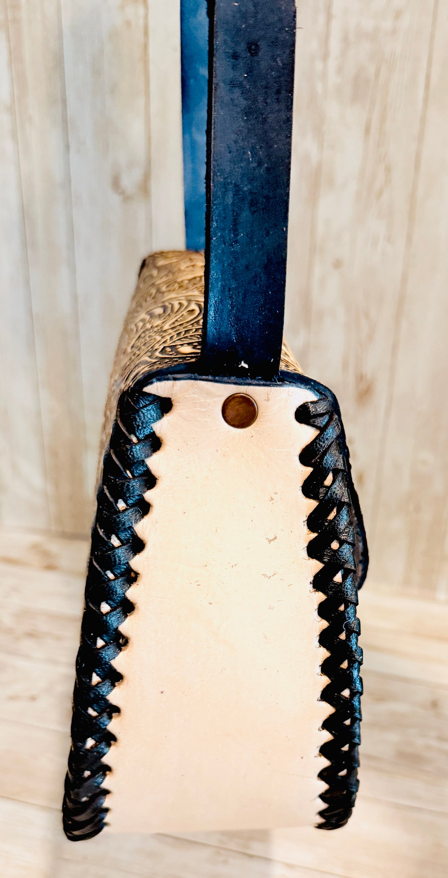 Mexican Leather Tooled Crossbody Handbag Bolsa Mexicana de Piel Cincelada