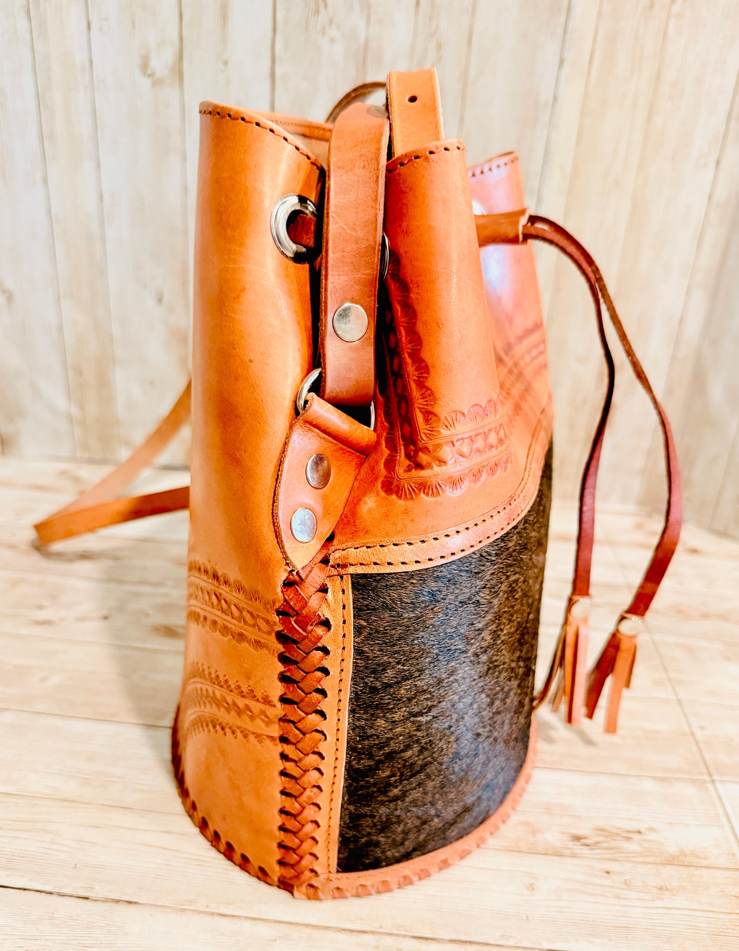 Cowhide Leather
Bucket Bag Handmade
Vaqueta Purse,
Western Bag Hair On Hide Handbag Mexican
Artisan Bag Bolsa
Vaqueta de Piel con
Pelo
