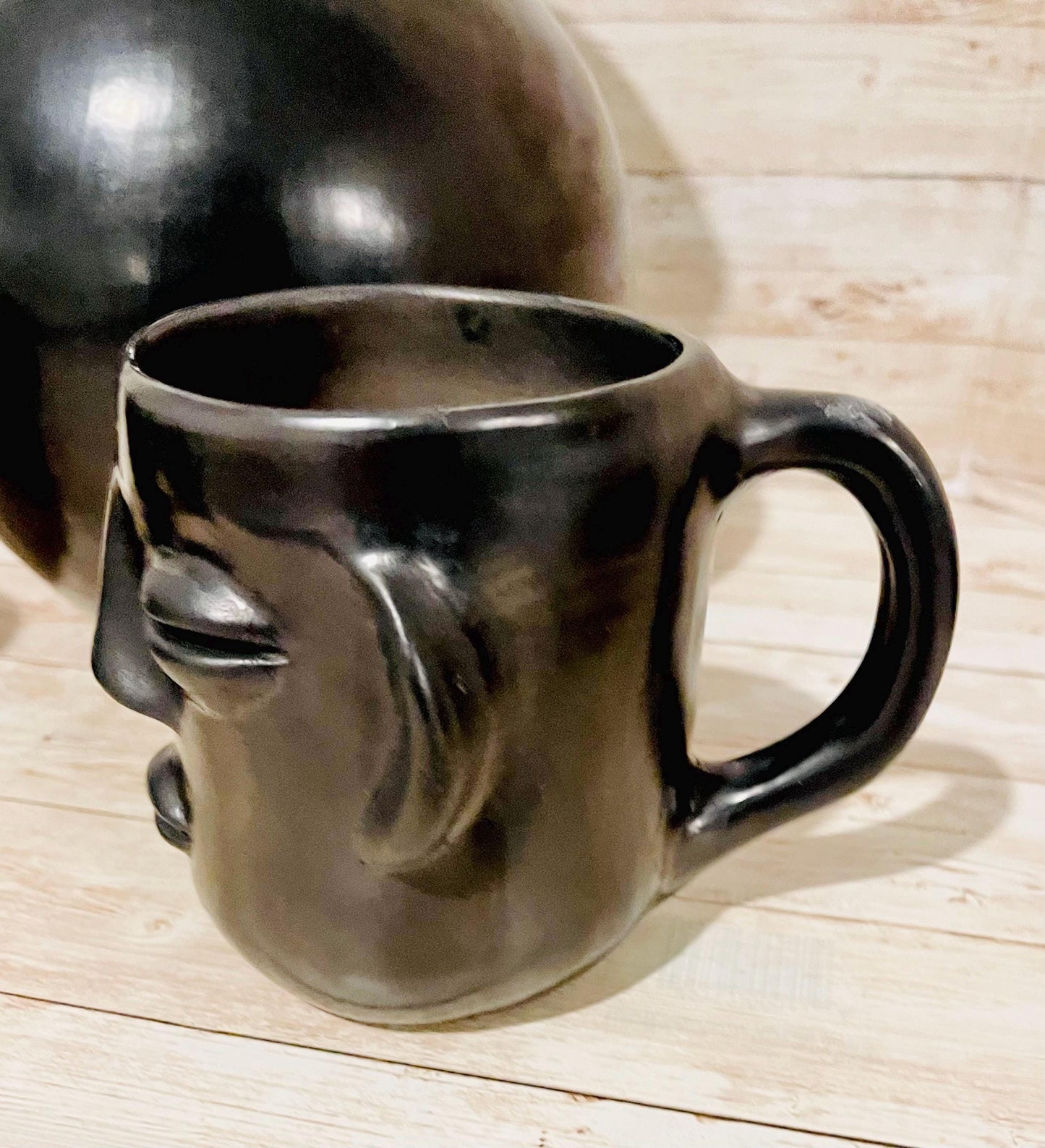 Black Oaxacan Mexican Clay Pottery Pitcher Set with 4 Cups Jarra Artesanal de Barro Negro de Oaxaca con 4 Tazas