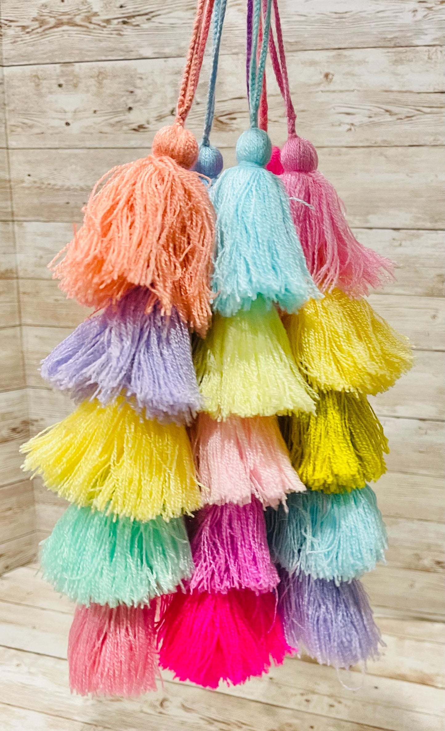 Mexican 5 Layer Tassle Pom Poms Tassle Pompones Colgantes de Cascadas Pom Pompones Artesanales Mexicanos
