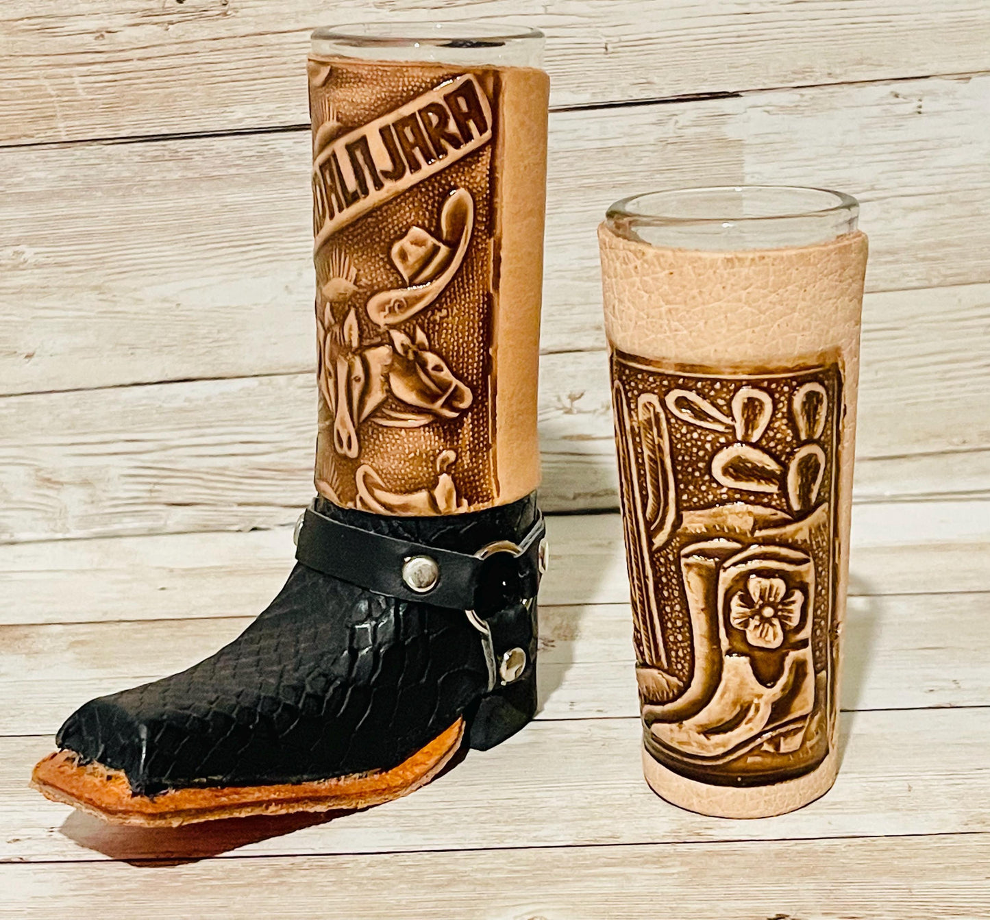 2 Mexican Leather Shot Glasses 1 Boot Shot Glass & 1 Leather Shot Glass 2x Vasos Tequileros Mexicanos 1 de Bota con Piel y 1 Vaso Tequilero