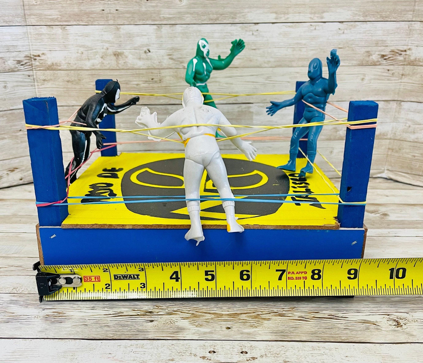 Mexican Lucha Libre Toy Wrestler Fighting Ring with 4 Luchadores Ring de Luchadores con 4 Figuras