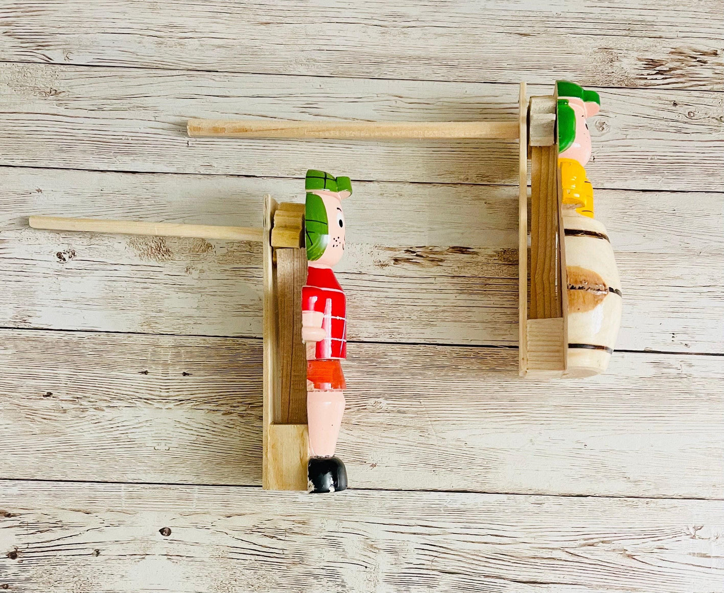 Matracas Mexicana del Chavo del Ocho y Chilindrina Mexican Wooden Noisemaker Grogger, Matraca Loud