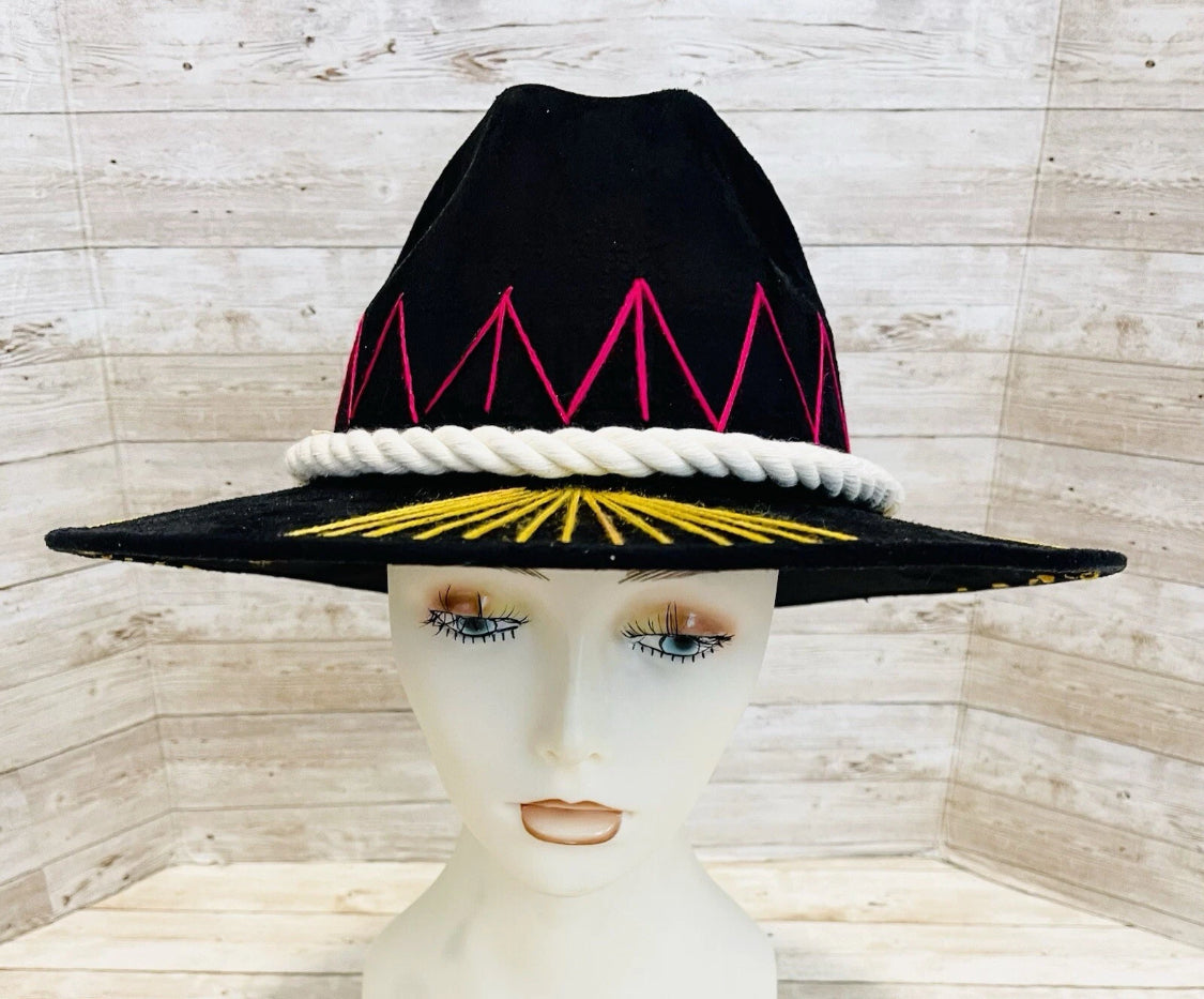 Classic Embroidered Panama Style Hat Medium Sombrero Clásico Tipo Panama con Bordado Fino