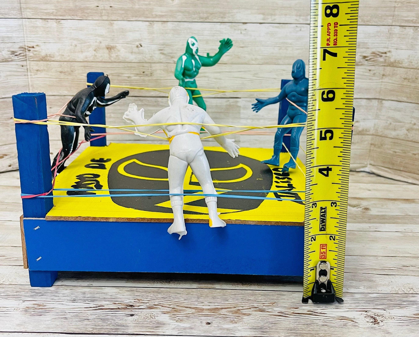 Mexican Lucha Libre Toy Wrestler Fighting Ring with 4 Luchadores Ring de Luchadores con 4 Figuras