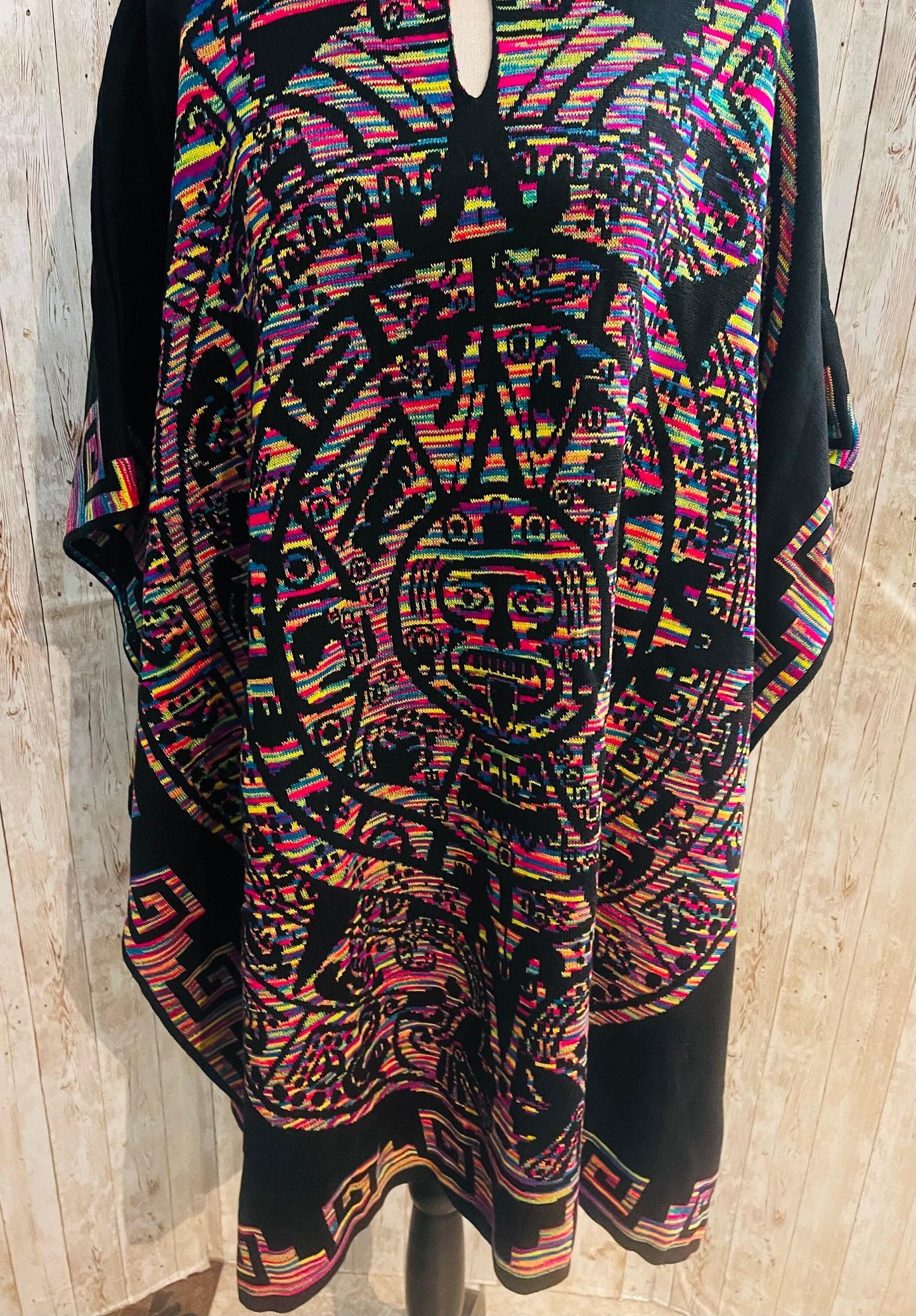 Gavan Poncho Mexicano Calendario Azteca con Gorro Aztec Calendar Mexican Poncho with Hoodie