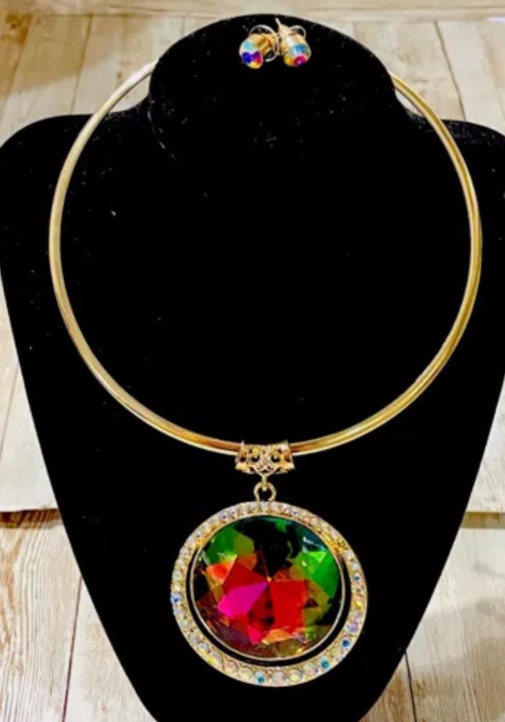 Gemstone Teardrop Shape Crystal Charmed Choket Set With Earrings