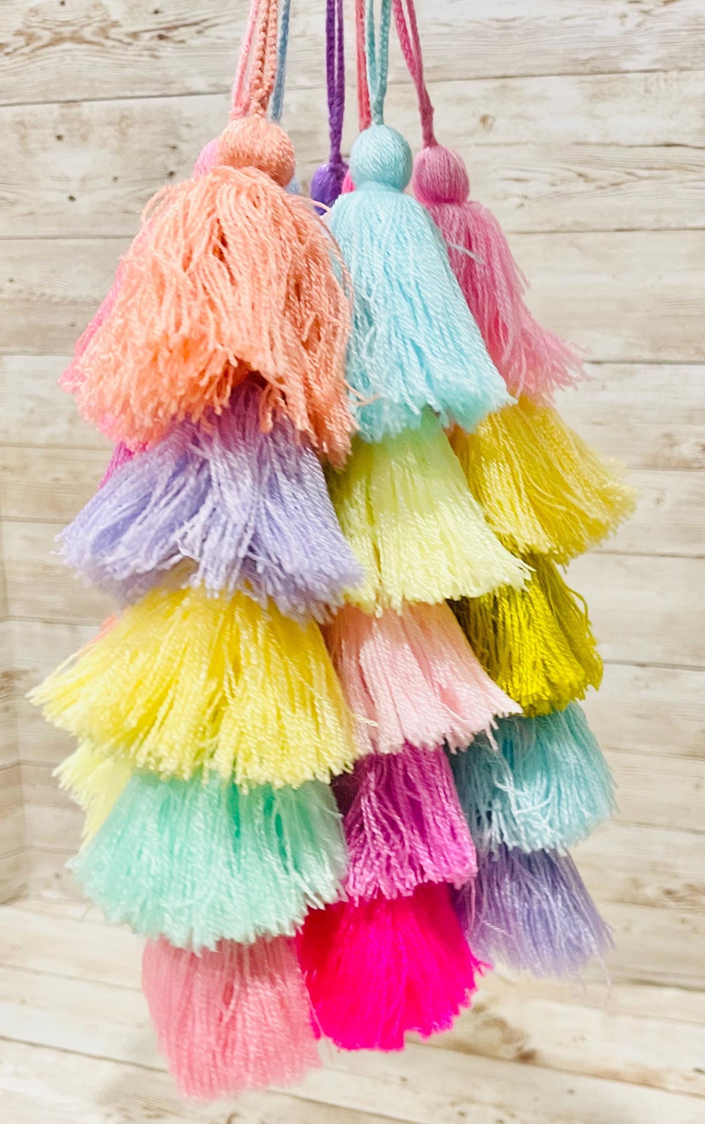 Mexican 5 Layer Tassle Pom Poms Tassle Pompones Colgantes de Cascadas Pom Pompones Artesanales Mexicanos