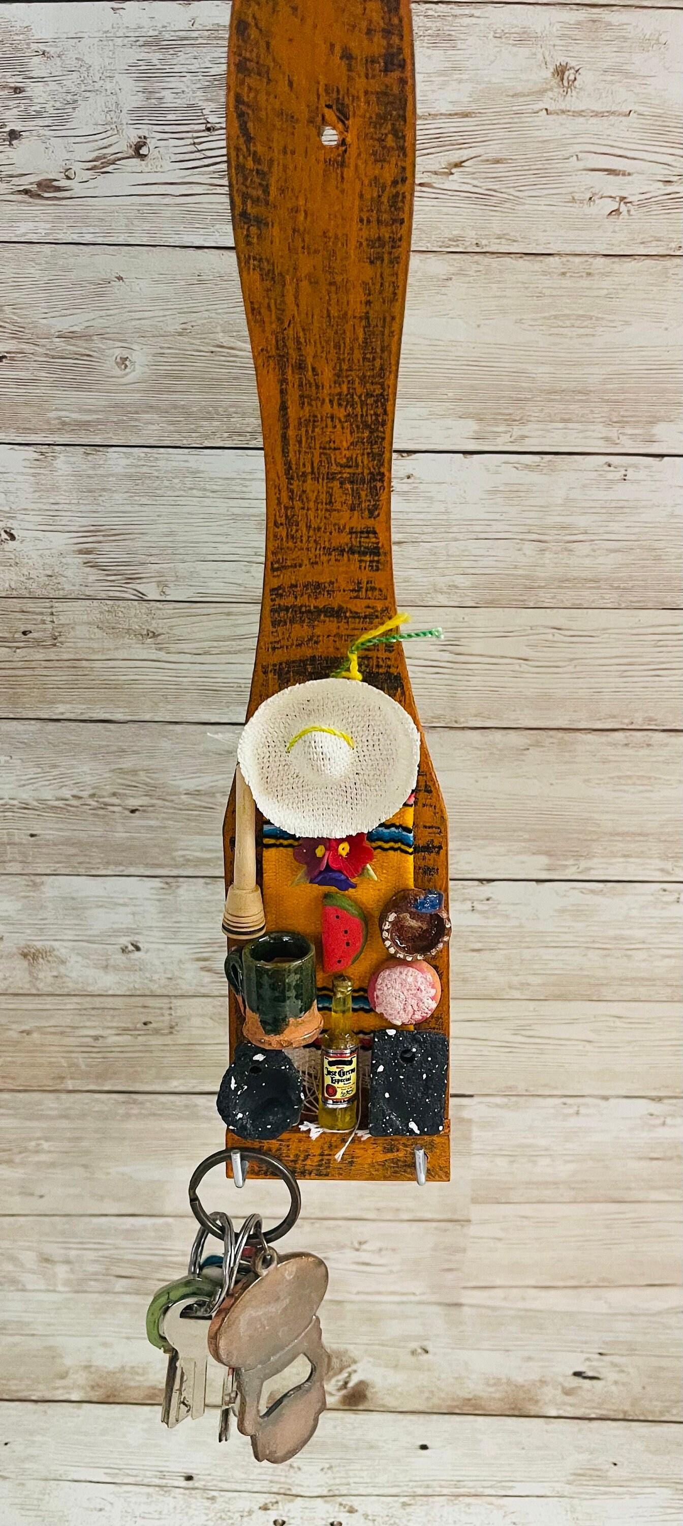 Wood Spoon Keychain Key Holder Display with Trasterito Llavero Mexicano Artesanal de Cuchara con Trasterito