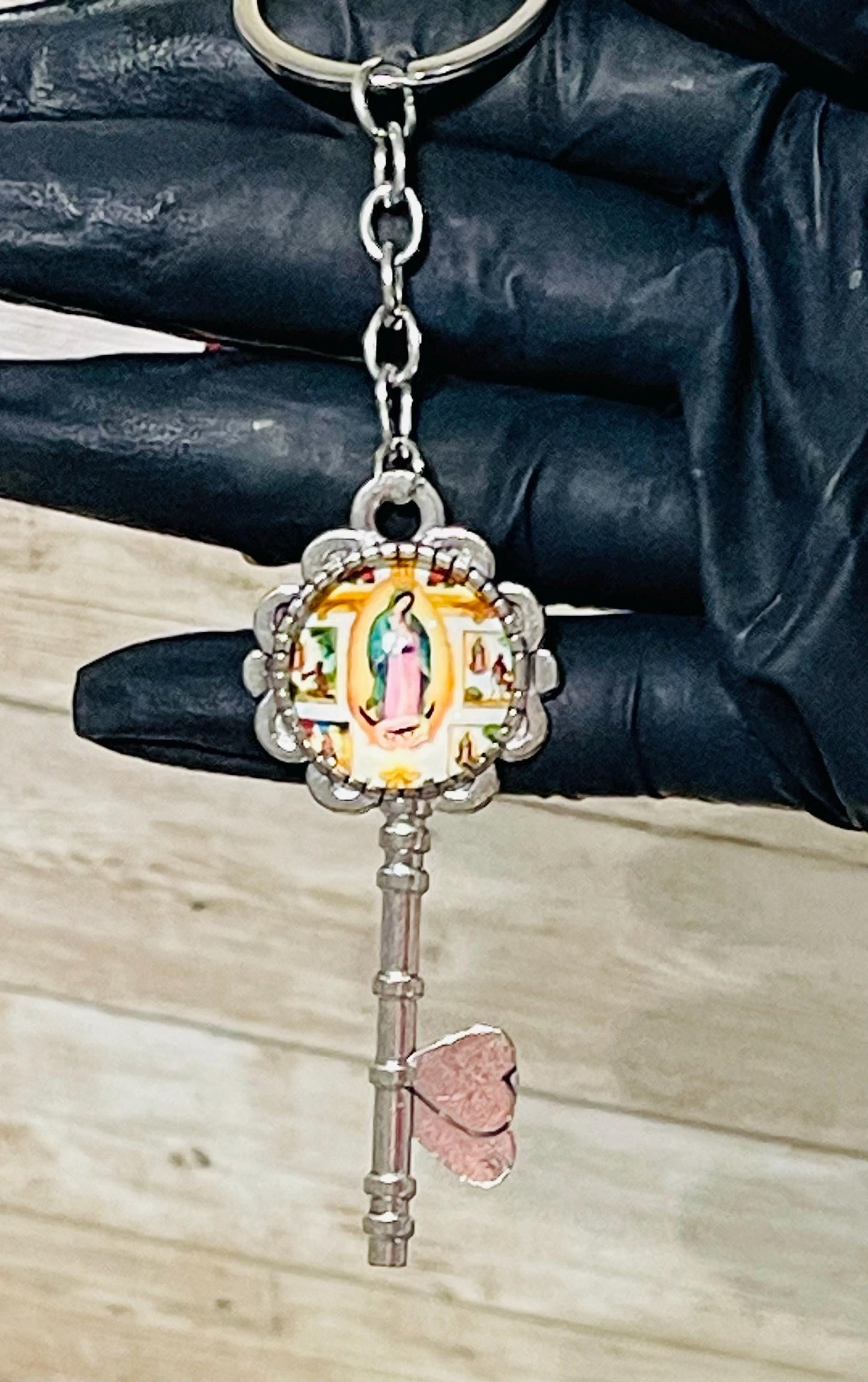 4x Virgin Mary Accessories 1 Bottle Opener 1 Ring Phone Grip 2 Keychains 4 Accesorios de La Virgen Maria 1 Destapador 1 Arillo 2 Llaveros