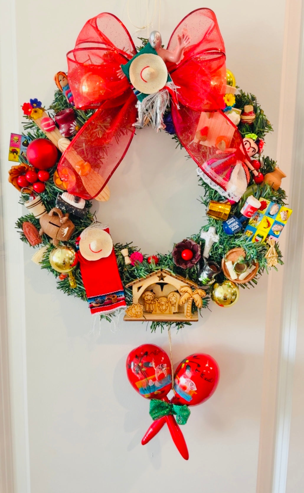 Handmade Mexican Christmas Wreath with Mexican Accessories Corona Navideña con Accesorios Mexicanos Artesanales