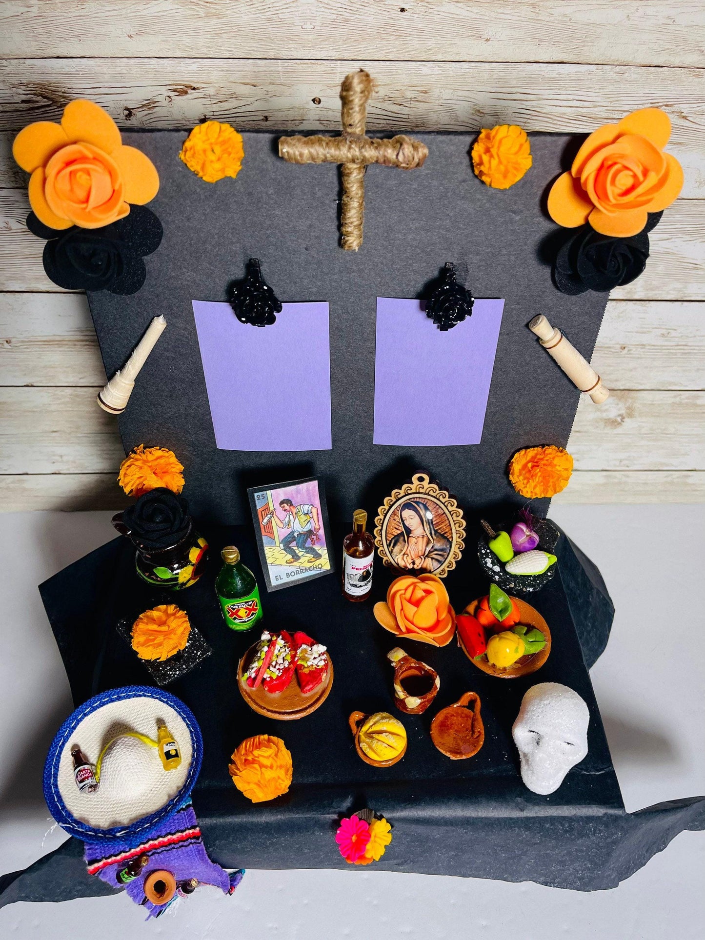 Mesa de Ofrenda para Dia De Los Muertos Day of the Dead Offering Table