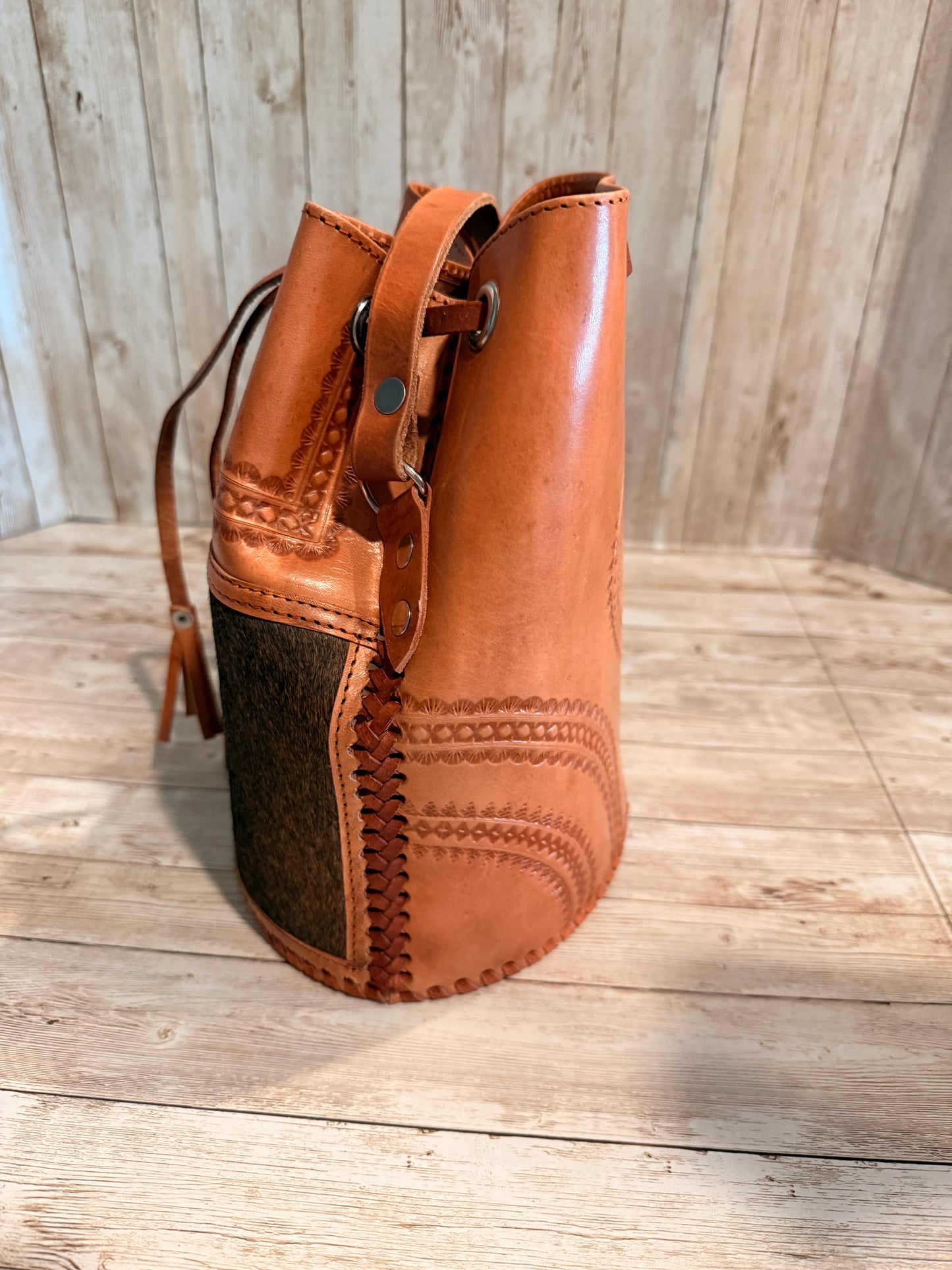 Cowhide Leather
Bucket Bag Handmade
Vaqueta Purse,
Western Bag Hair On Hide Handbag Mexican
Artisan Bag Bolsa
Vaqueta de Piel con
Pelo