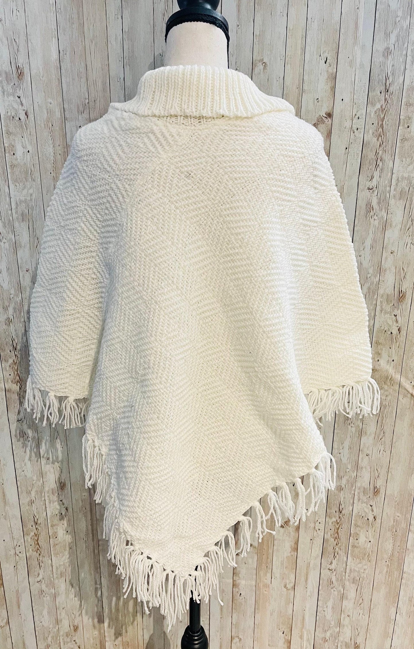Mexican Artesenal Mañanita Poncho Jorongo de Estambre  Mexicana Artesanal Knit Mañanita