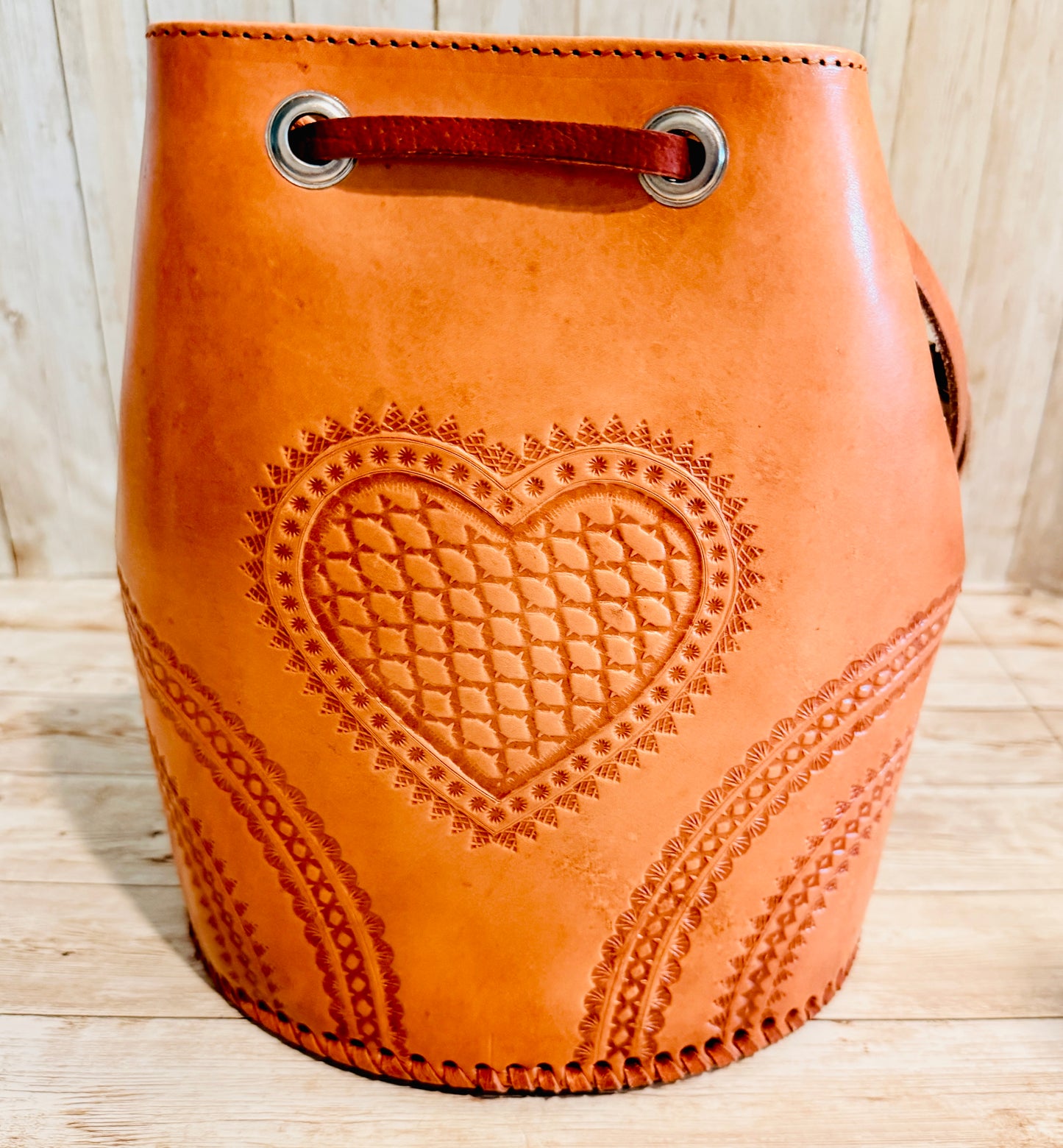 Cowhide Leather
Bucket Bag Handmade
Vaqueta Purse,
Western Bag Hair On Hide Handbag Mexican
Artisan Bag Bolsa
Vaqueta de Piel con
Pelo