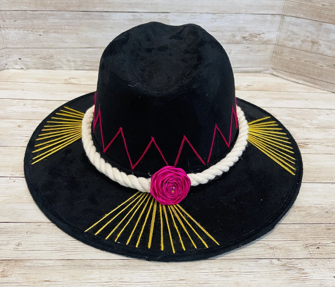 Classic Embroidered Panama Style Hat Medium Sombrero Clásico Tipo Panama con Bordado Fino