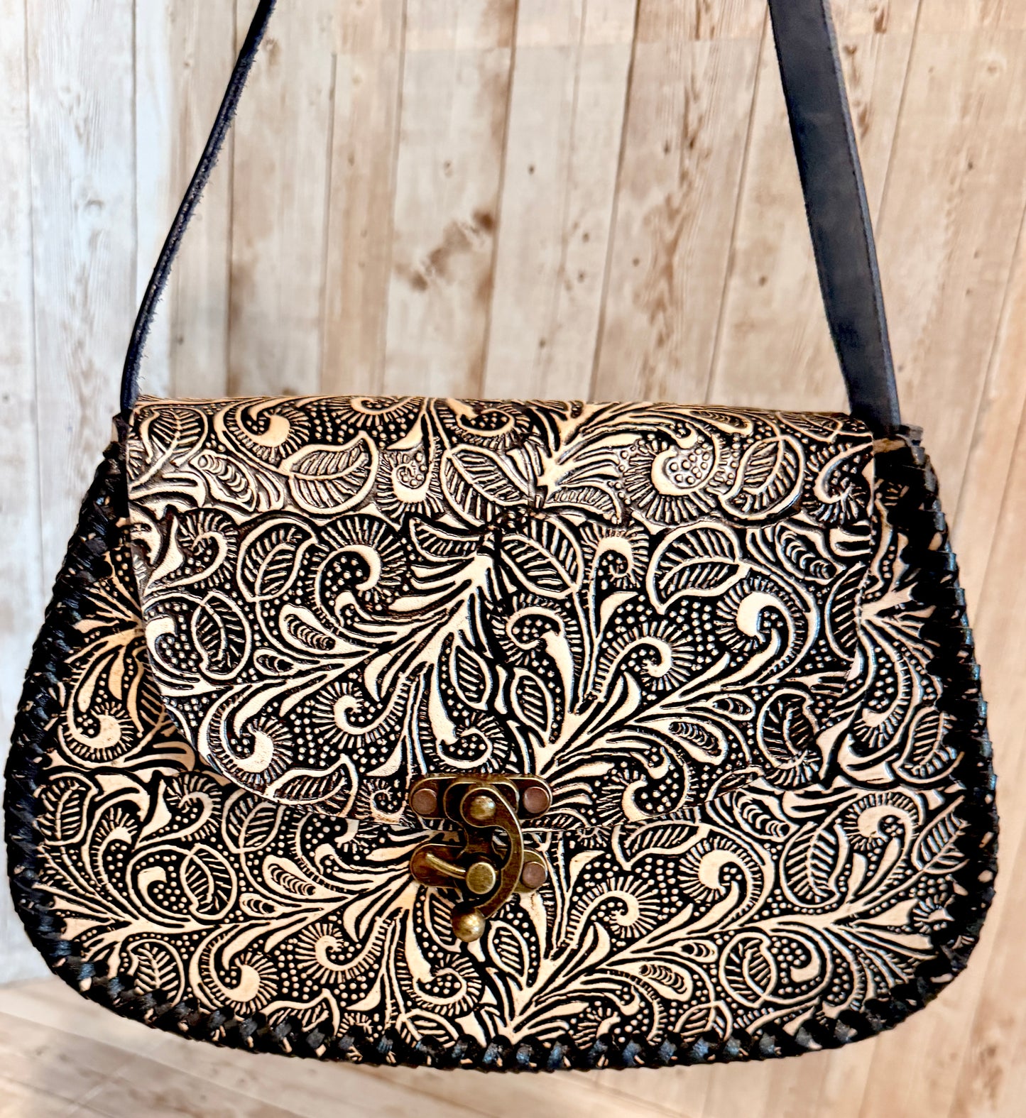Mexican Leather Tooled Crossbody Handbag Bolsa Mexicana de Piel Cincelada