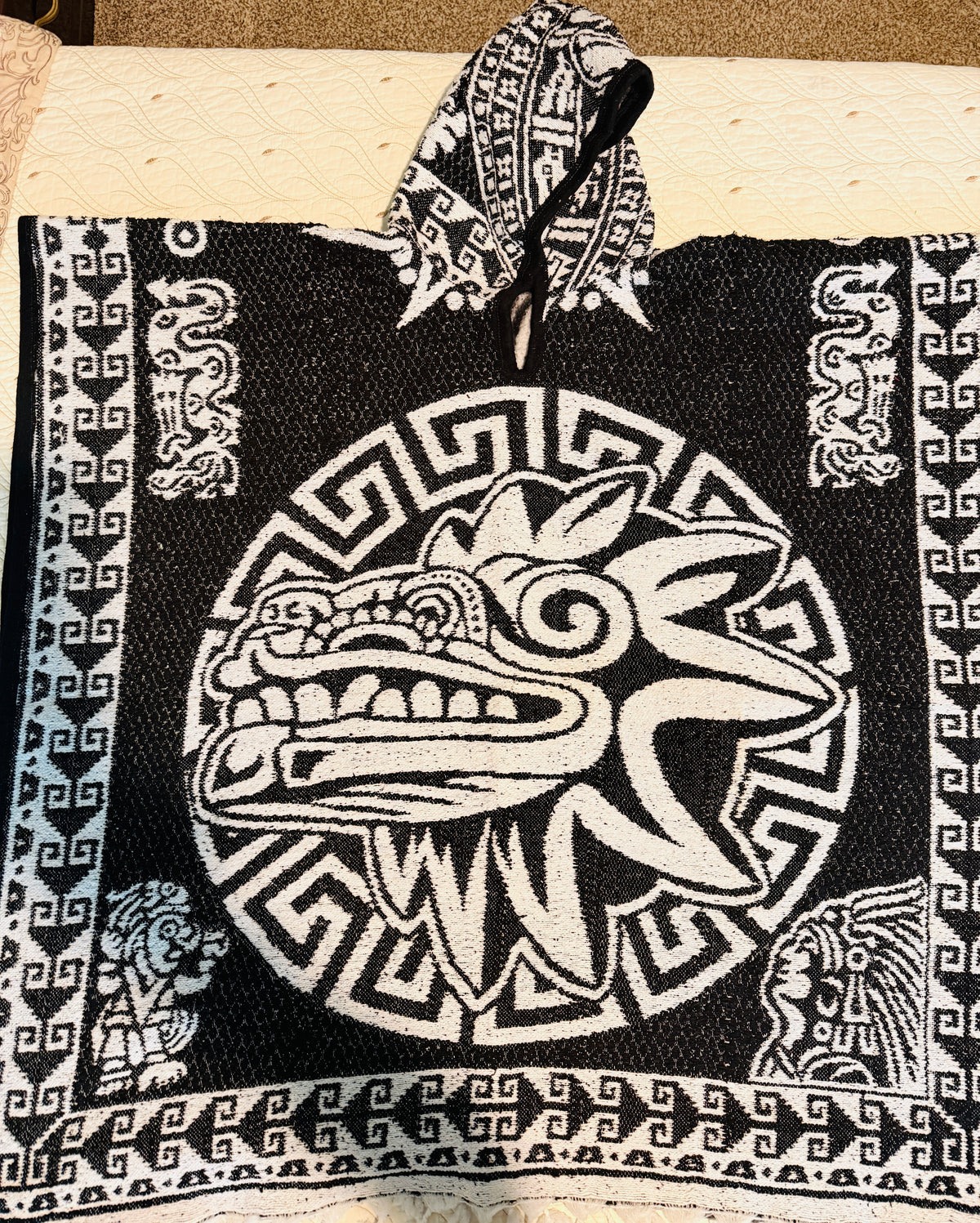 Poncho Mexicano  Calendario Azteca Con Gorro Mexican Aztec Calendar Poncho with Hoodie