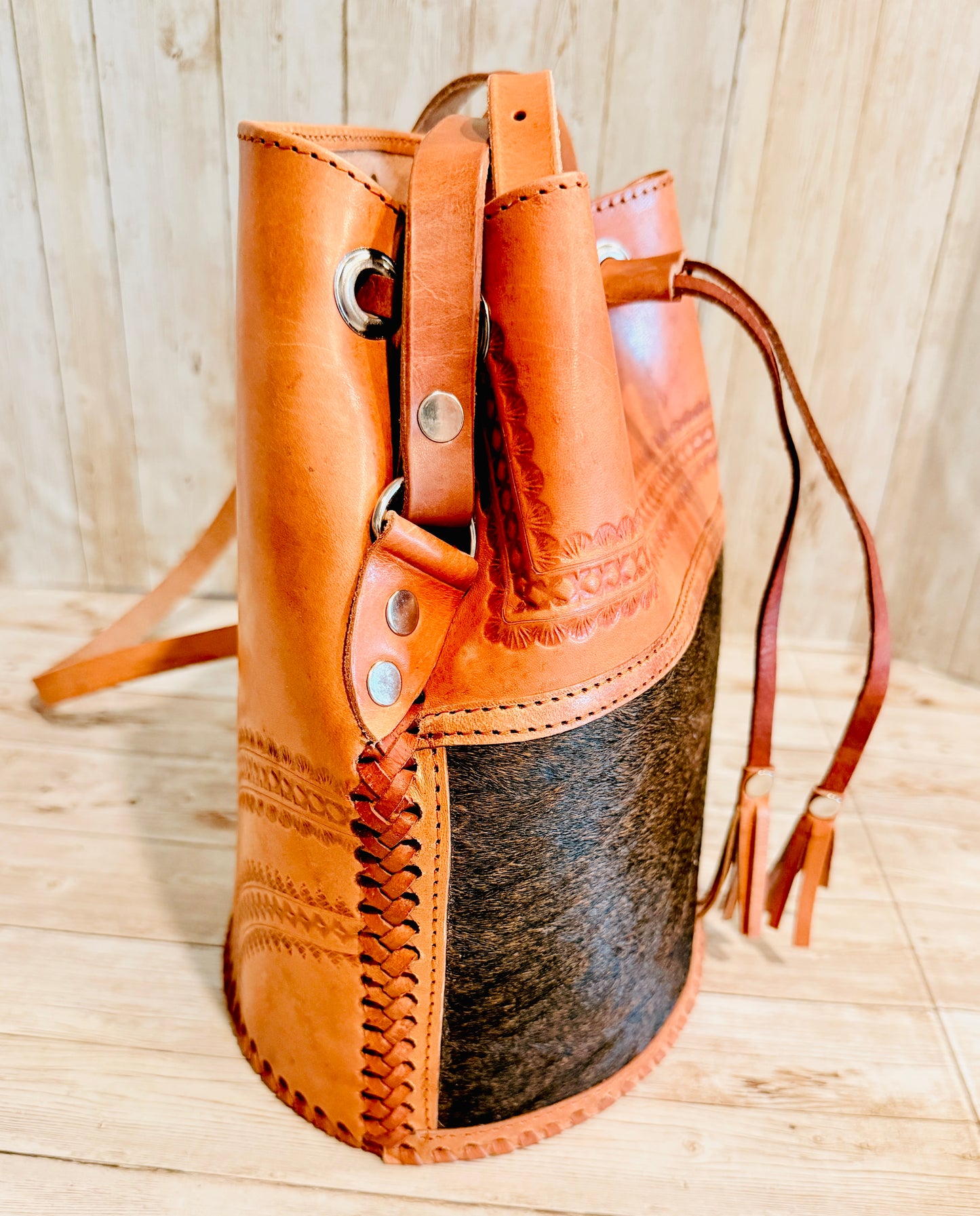 Cowhide Leather
Bucket Bag Handmade
Vaqueta Purse,
Western Bag Hair On Hide Handbag Mexican
Artisan Bag Bolsa
Vaqueta de Piel con
Pelo