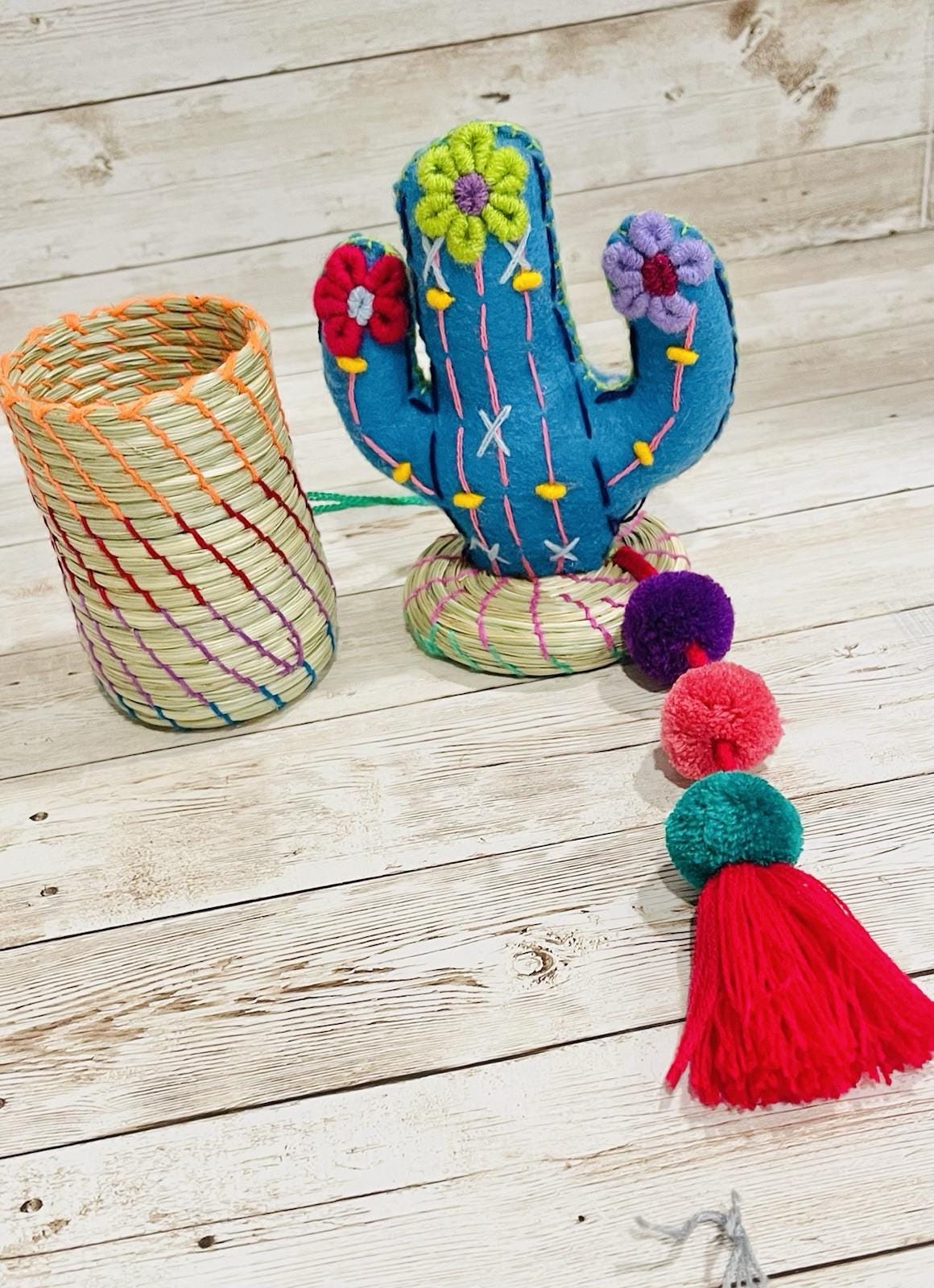 Joyero Artesanal Mexicano de Pompom Cacti Mexican Artesanal Cacti Jewelry Box