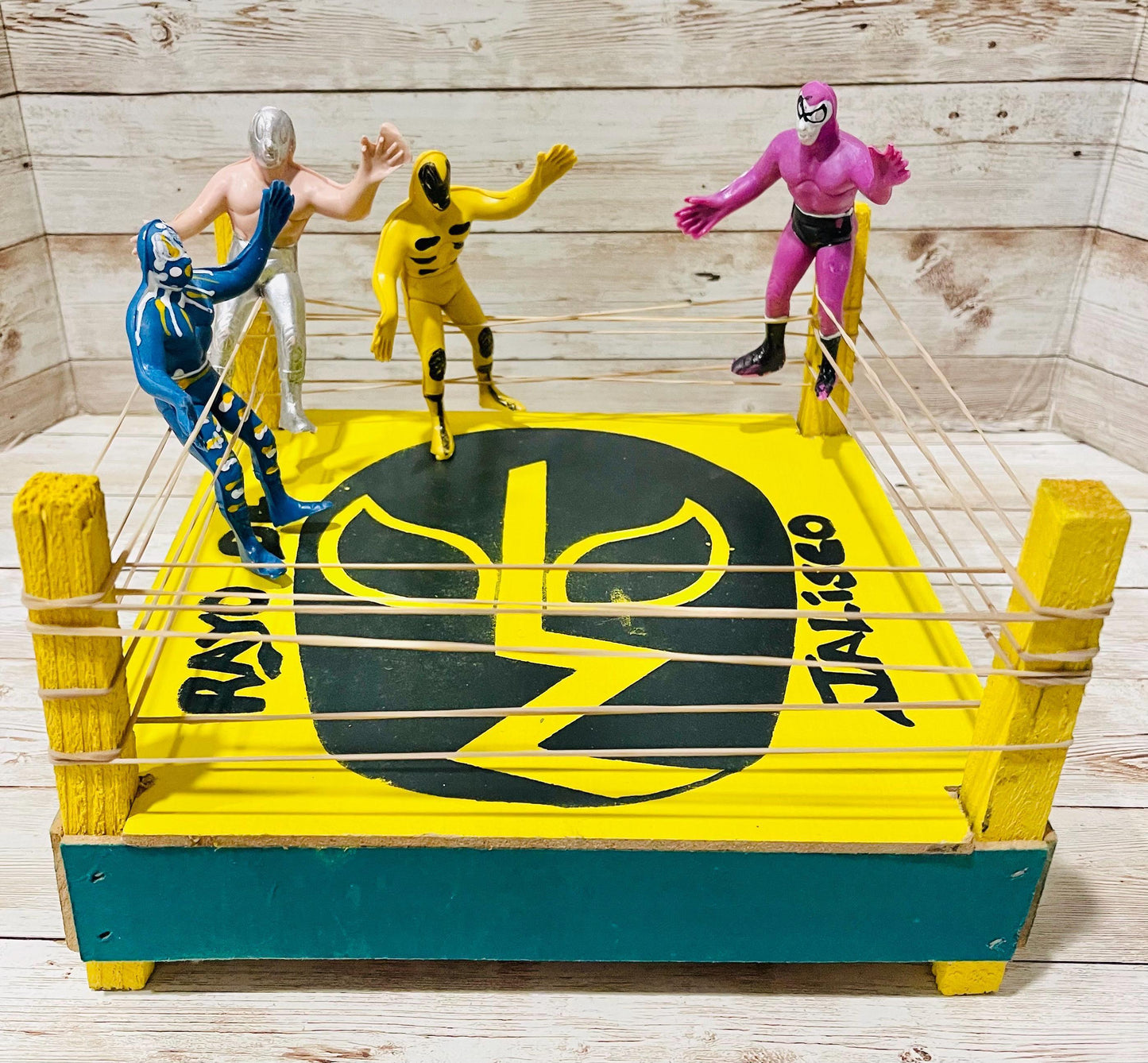Mexican Lucha Libre Toy Wrestler Fighting Ring with 4 Luchadores Ring de Luchadores con 4 Figuras