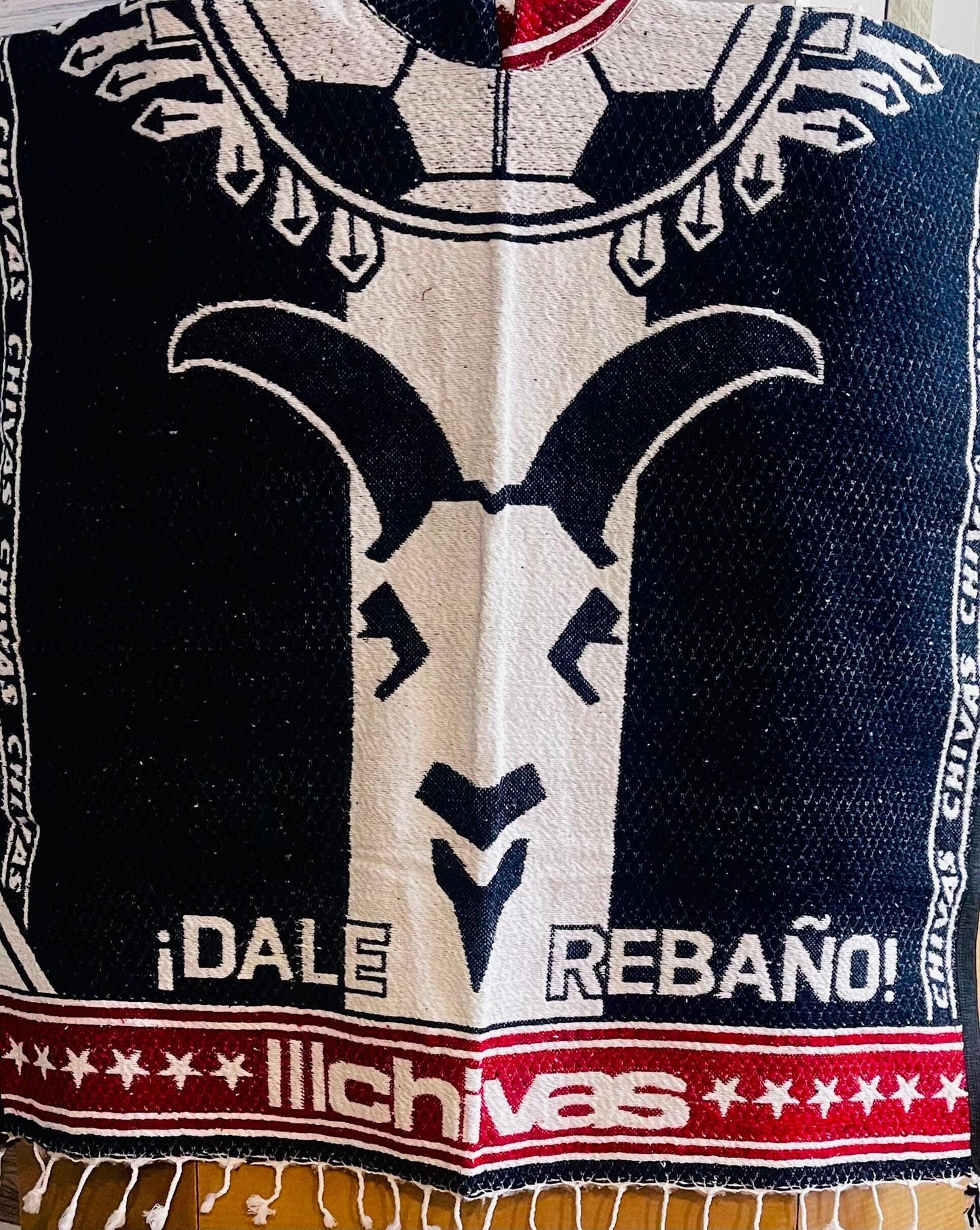 Poncho Mexicano Grueso de Guadalajara Chivas Poncho de Futbol Mexicano Mexican Thick Soccer Poncho