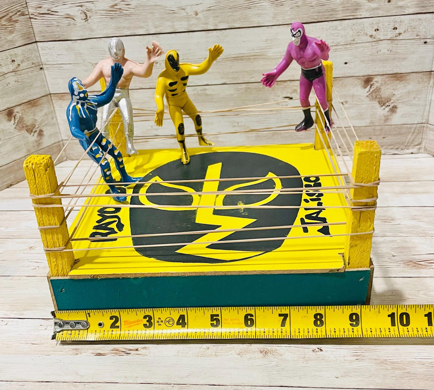 Mexican Lucha Libre Toy Wrestler Fighting Ring with 4 Luchadores Ring de Luchadores con 4 Figuras