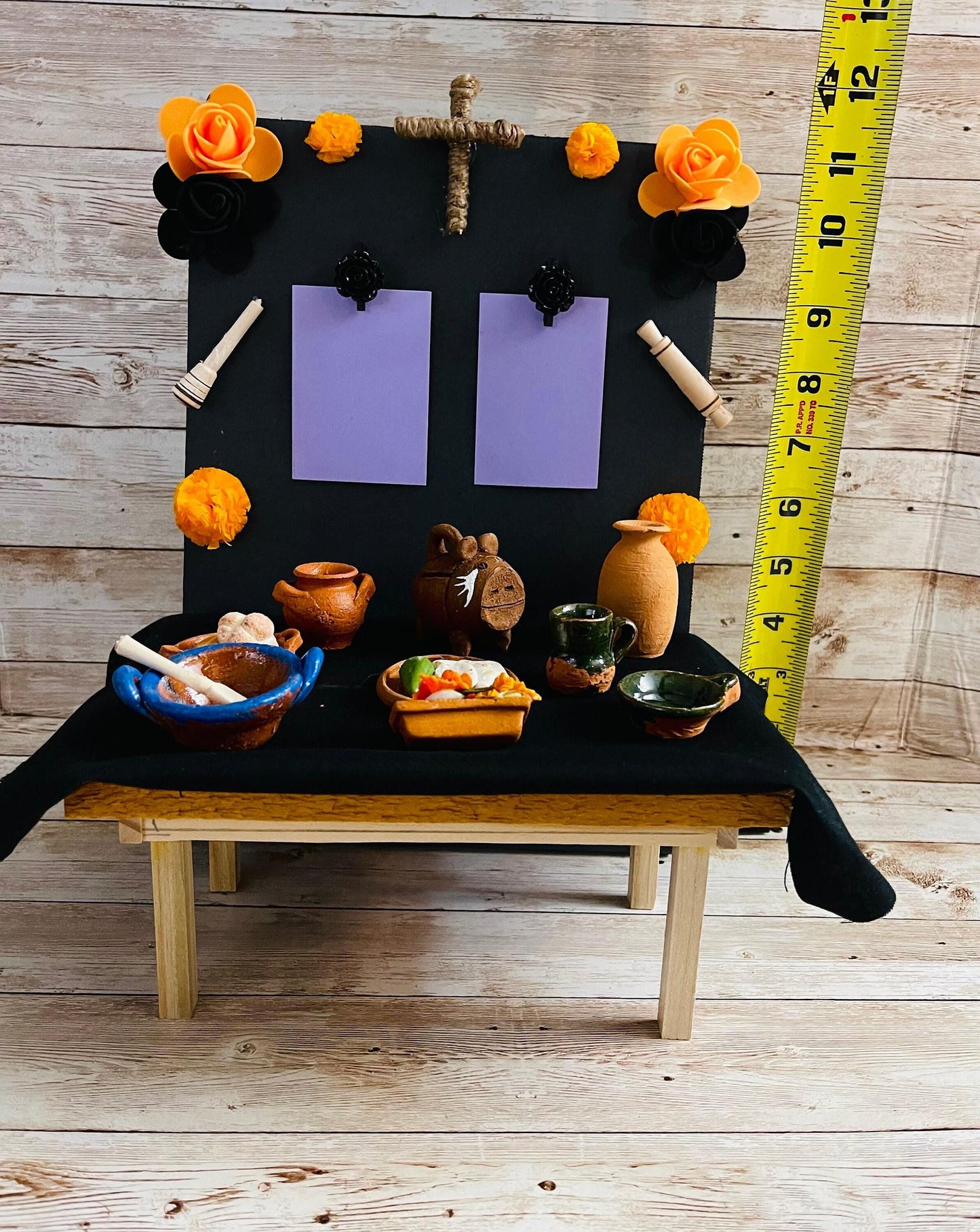 Mesa de Ofrenda para Dia De Los Muertos Day of the Dead Offering Table
