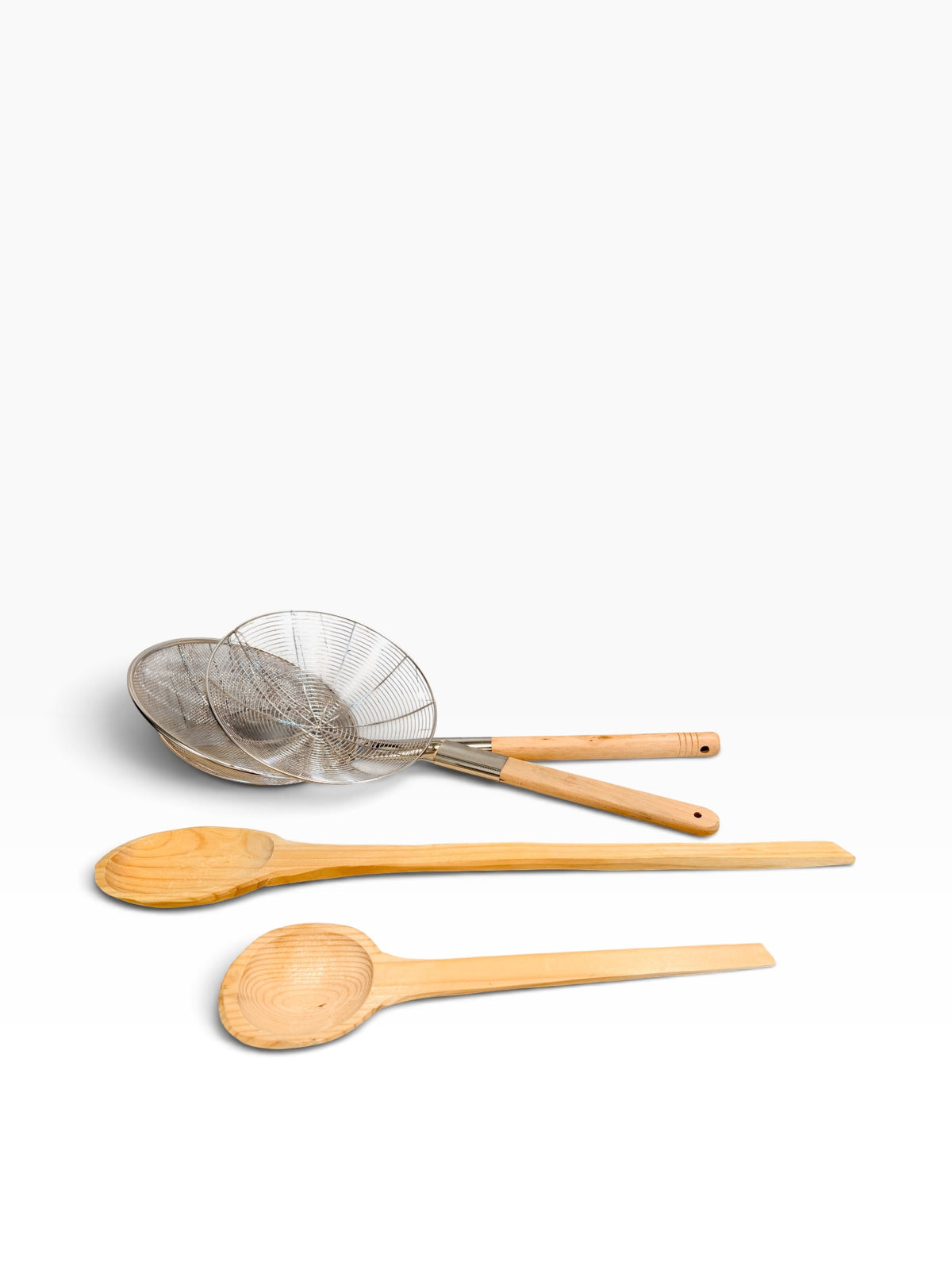 Chica Mexico 4-piece kitchen utensil set with stainless steel mesh skimmers and wooden spoons on a white background