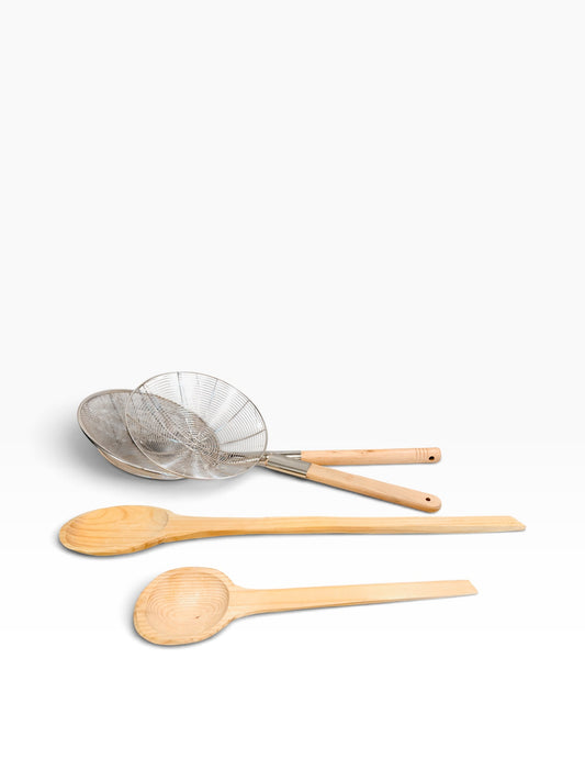 Chica Mexico 4-piece kitchen utensil set with stainless steel mesh skimmers and wooden spoons for cooking
