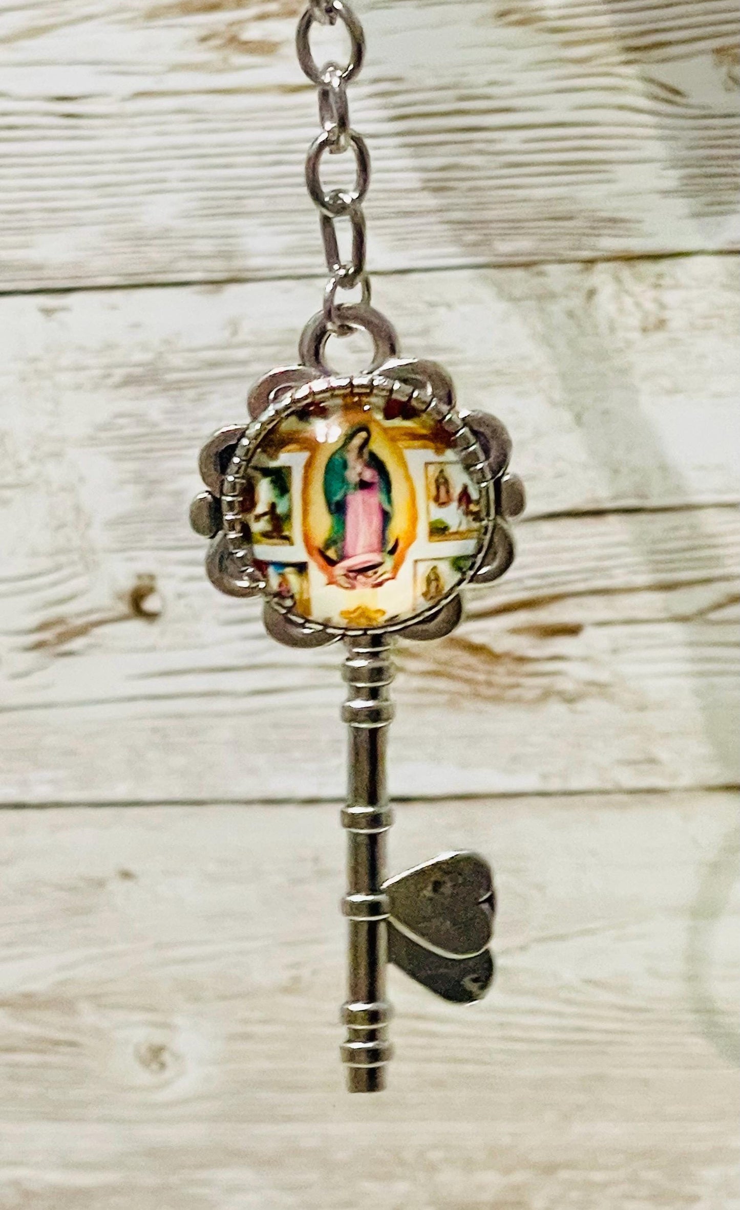 4x Virgin Mary Accessories 1 Bottle Opener 1 Ring Phone Grip 2 Keychains 4 Accesorios de La Virgen Maria 1 Destapador 1 Arillo 2 Llaveros