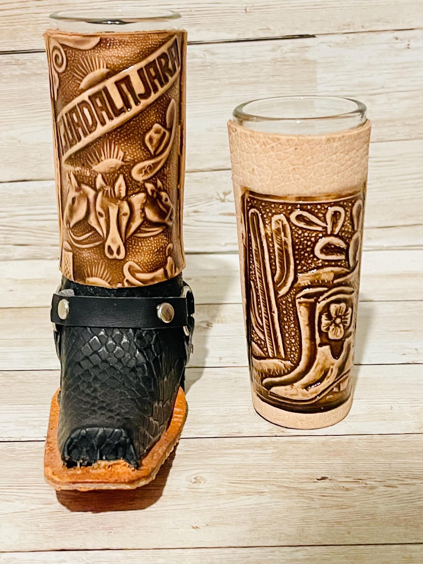 2 Mexican Leather Shot Glasses 1 Boot Shot Glass & 1 Leather Shot Glass 2x Vasos Tequileros Mexicanos 1 de Bota con Piel y 1 Vaso Tequilero
