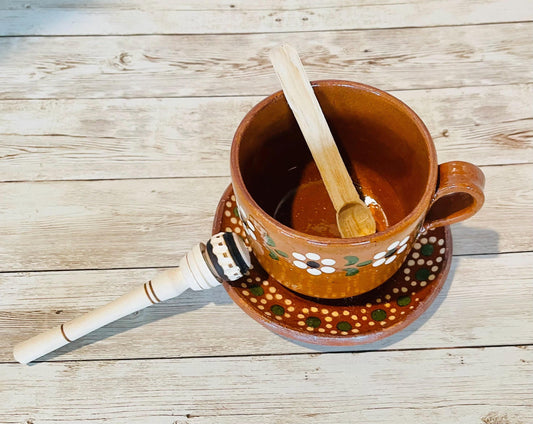 Taza de Barro y Plato con Molinillo y Cuchara de Madera Chica Terra Cota Mug with Plate & Small Wood Spoon and Stirrer for Mug