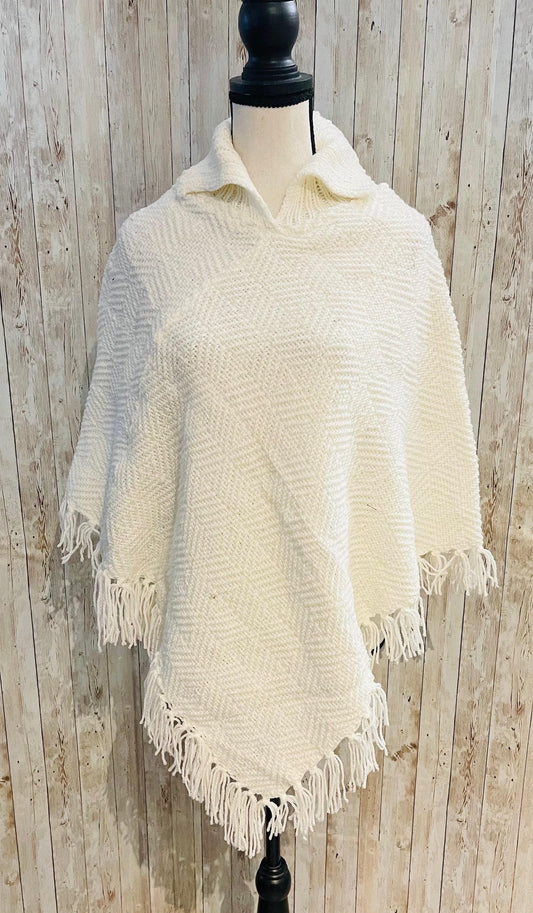 Mexican Artesenal Mañanita Poncho Jorongo de Estambre  Mexicana Artesanal Knit Mañanita