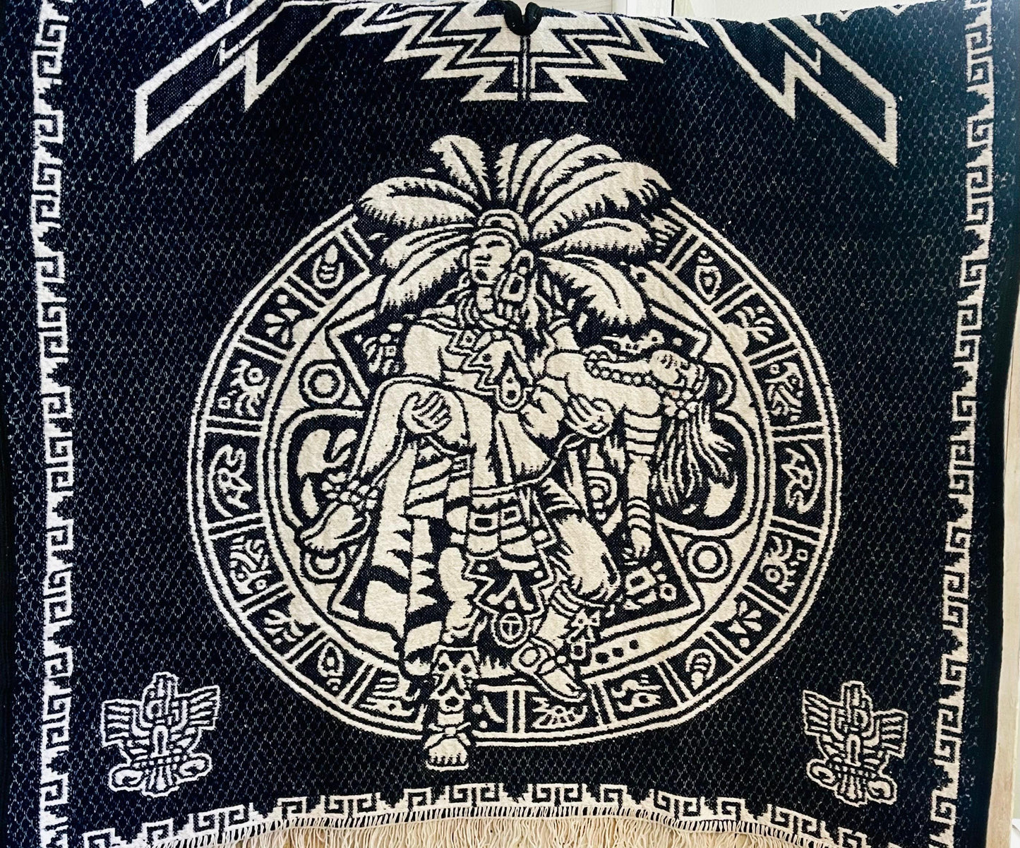 Mexican Poncho Aztec Calendar Poncho Gavan Calendario Azteca con Amor Eterno