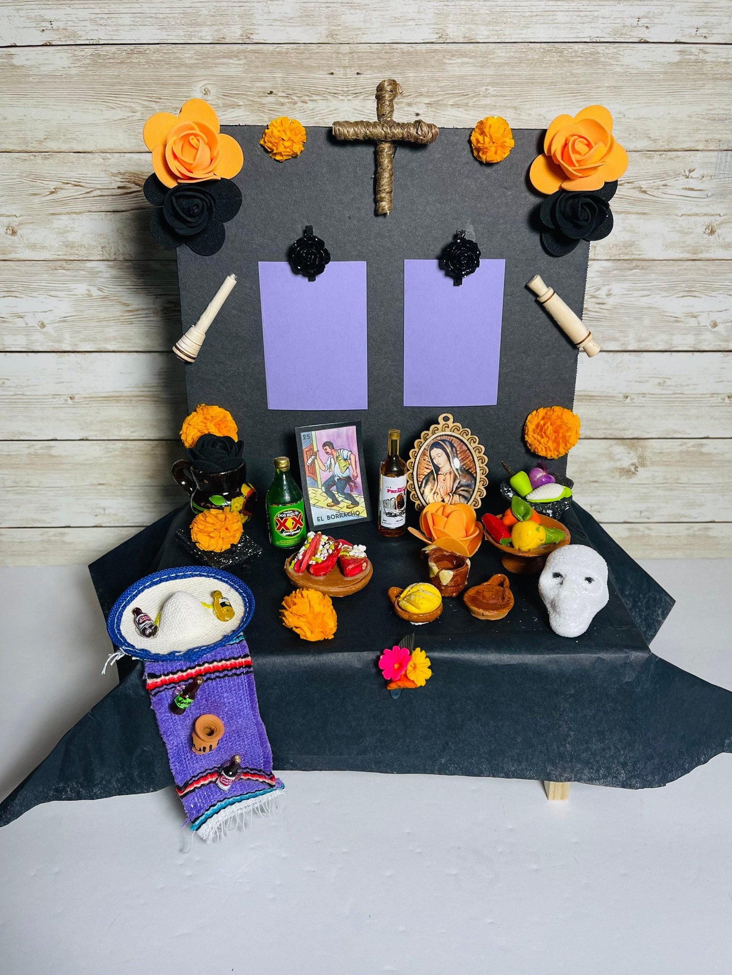 Mesa de Ofrenda para Dia De Los Muertos Day of the Dead Offering Table