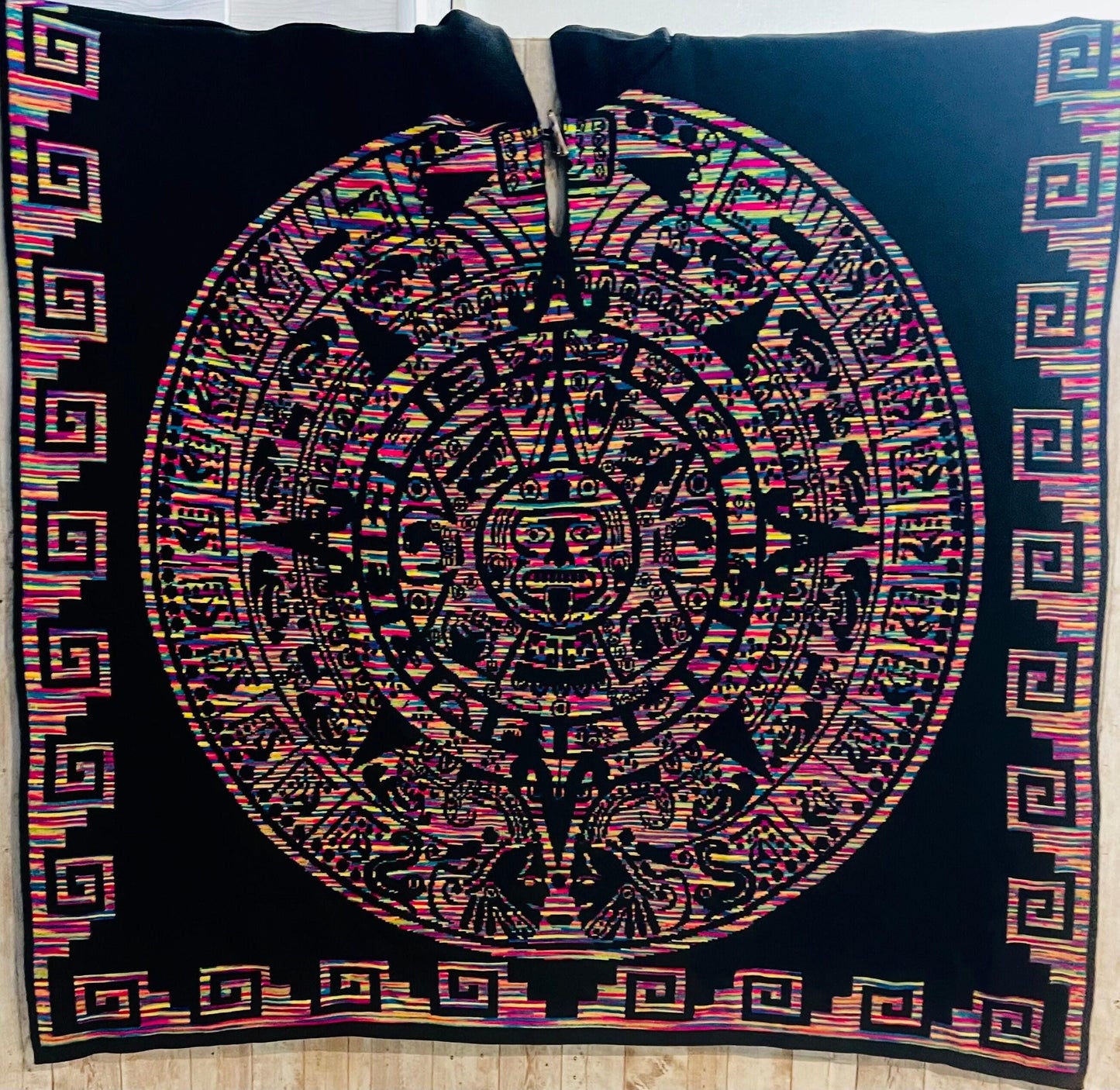 Gavan Poncho Mexicano Calendario Azteca con Gorro Aztec Calendar Mexican Poncho with Hoodie