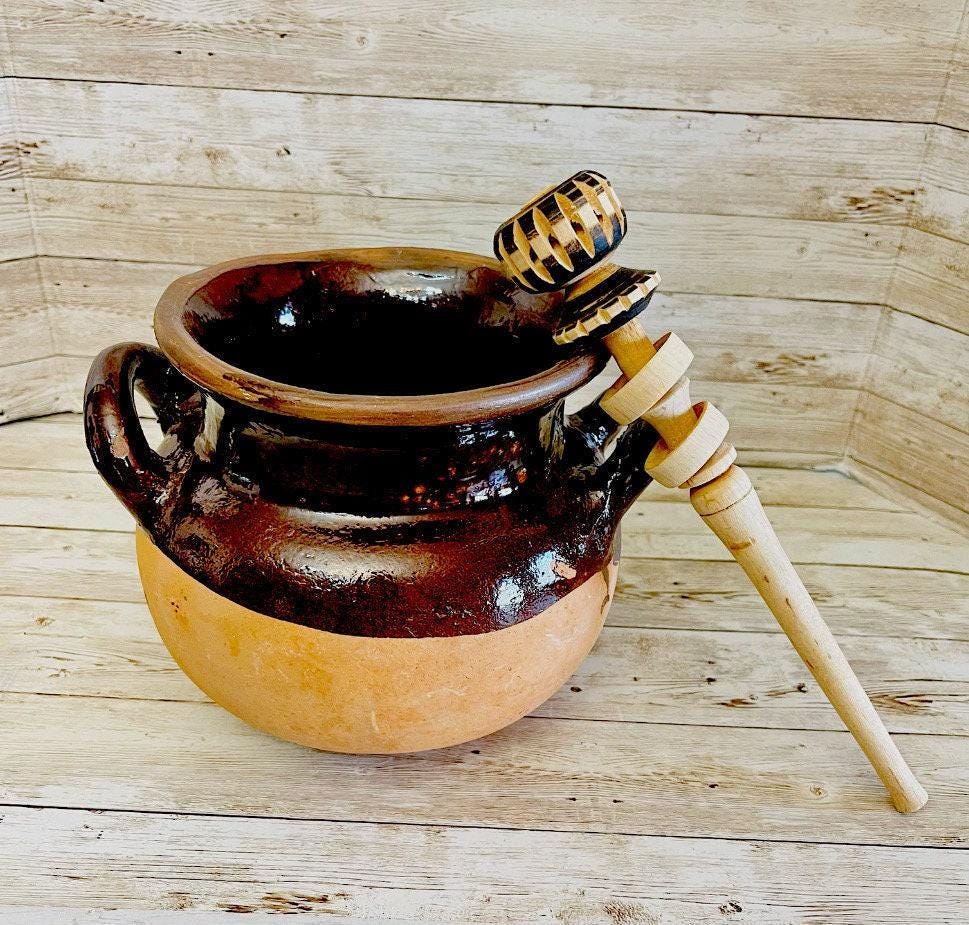 Olla de Barro Vidriado Chocolatera con 1 Molinillo de Madera Terra Cota Hot Chocolote Pot 6 inches Tall & 1  Wood Hot Chocolate Grinder