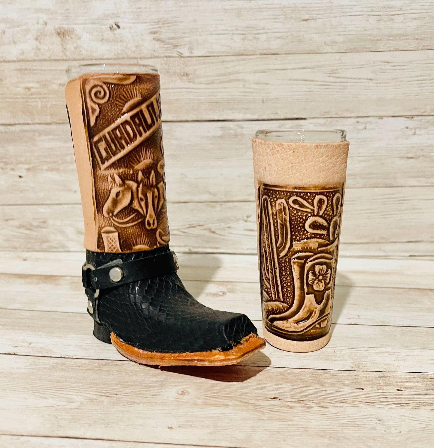 2 Mexican Leather Shot Glasses 1 Boot Shot Glass & 1 Leather Shot Glass 2x Vasos Tequileros Mexicanos 1 de Bota con Piel y 1 Vaso Tequilero