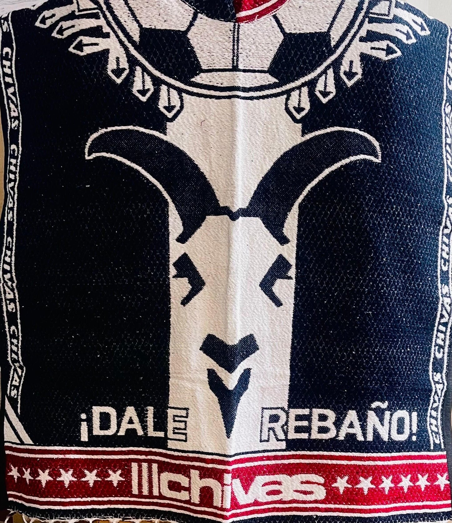 Poncho Mexicano Grueso de Guadalajara Chivas Poncho de Futbol Mexicano Mexican Thick Soccer Poncho