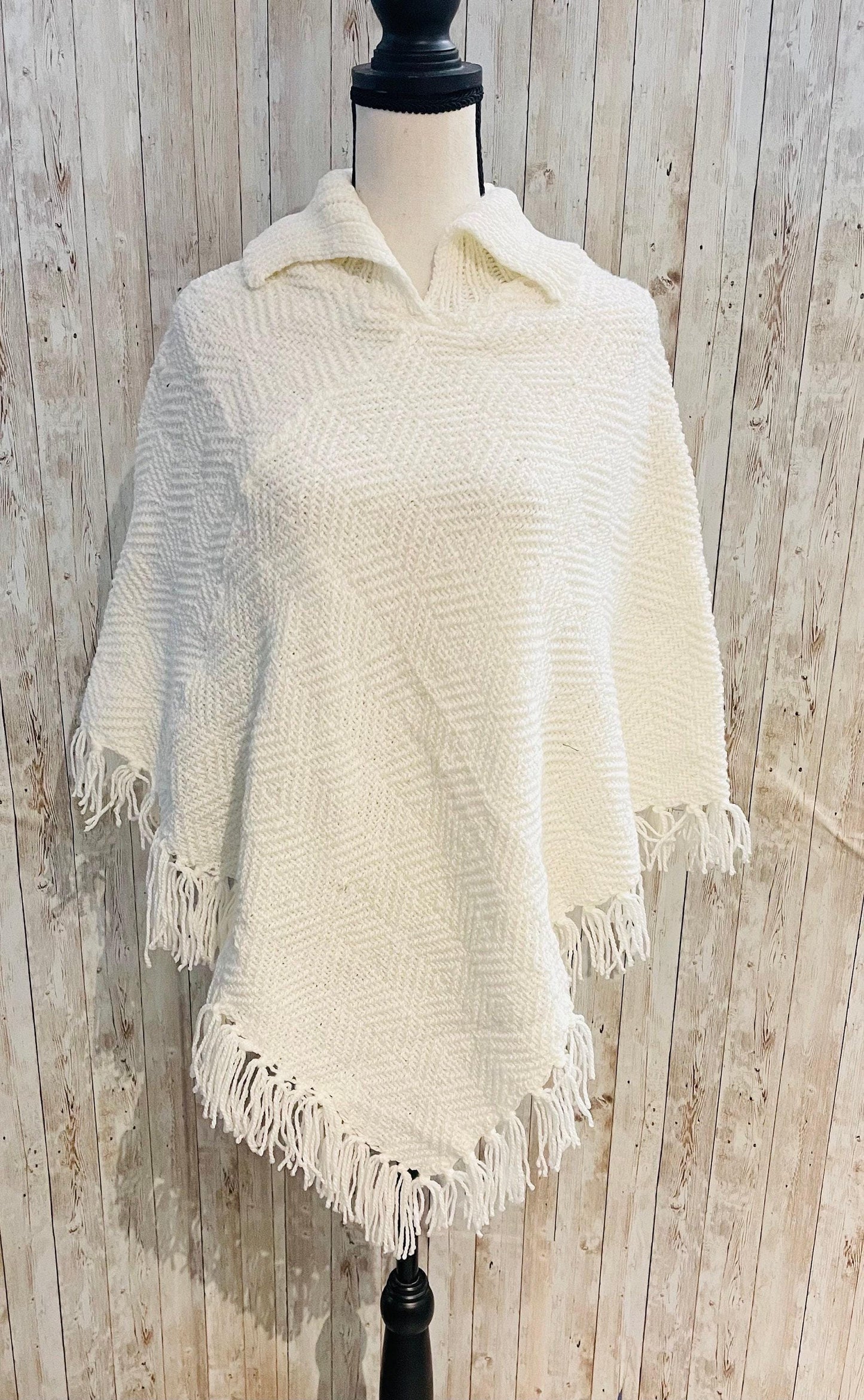 Mexican Artesenal Mañanita Poncho Jorongo de Estambre  Mexicana Artesanal Knit Mañanita