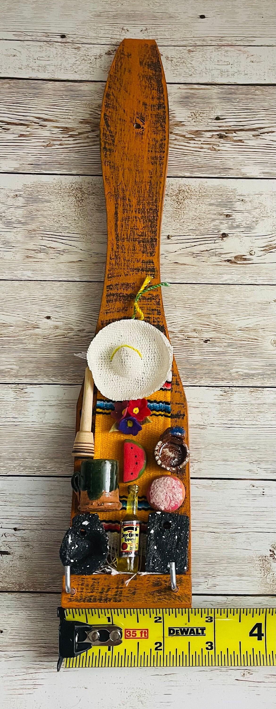 Wood Spoon Keychain Key Holder Display with Trasterito Llavero Mexicano Artesanal de Cuchara con Trasterito