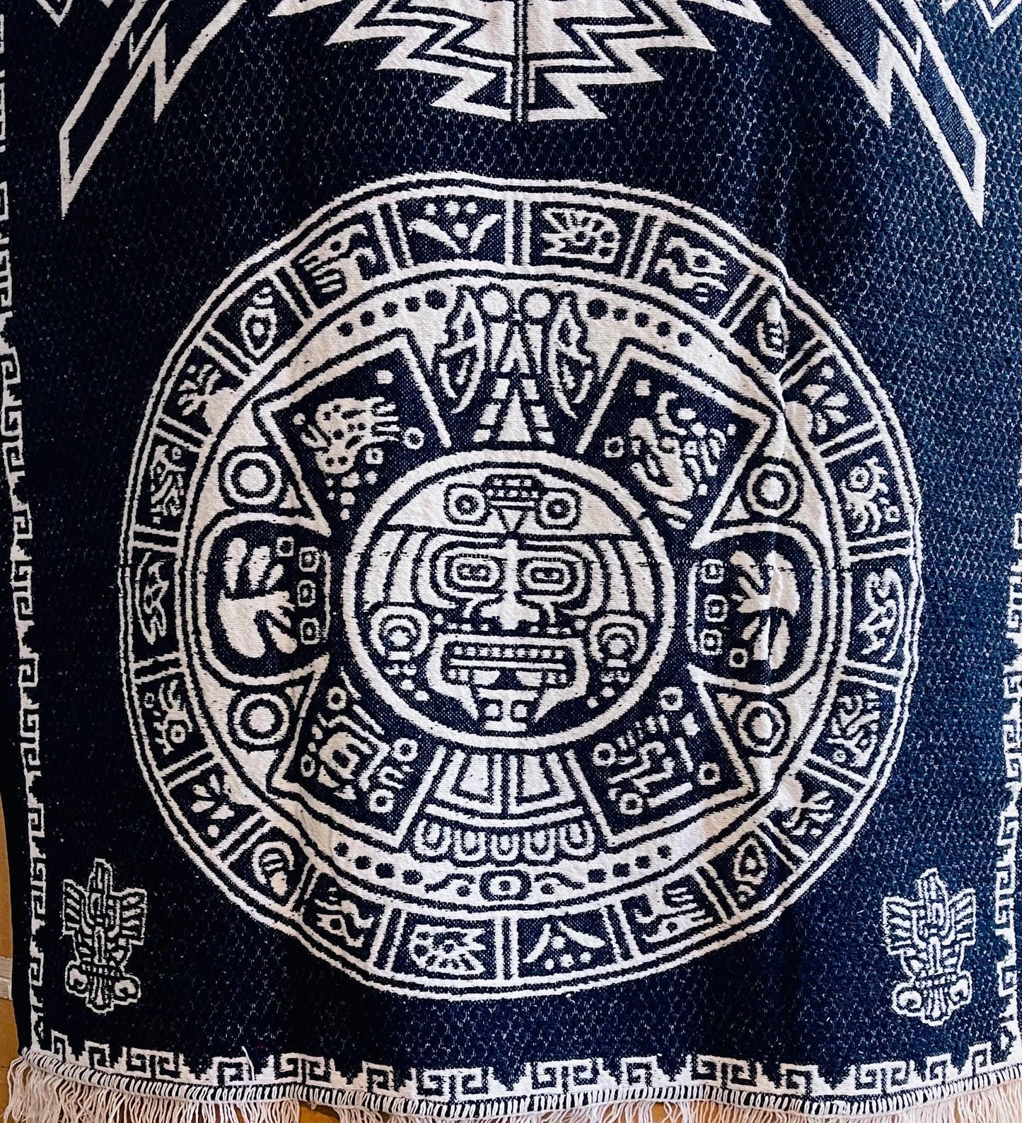 Mexican Poncho Aztec Calendar Poncho Gavan Calendario Azteca con Amor Eterno