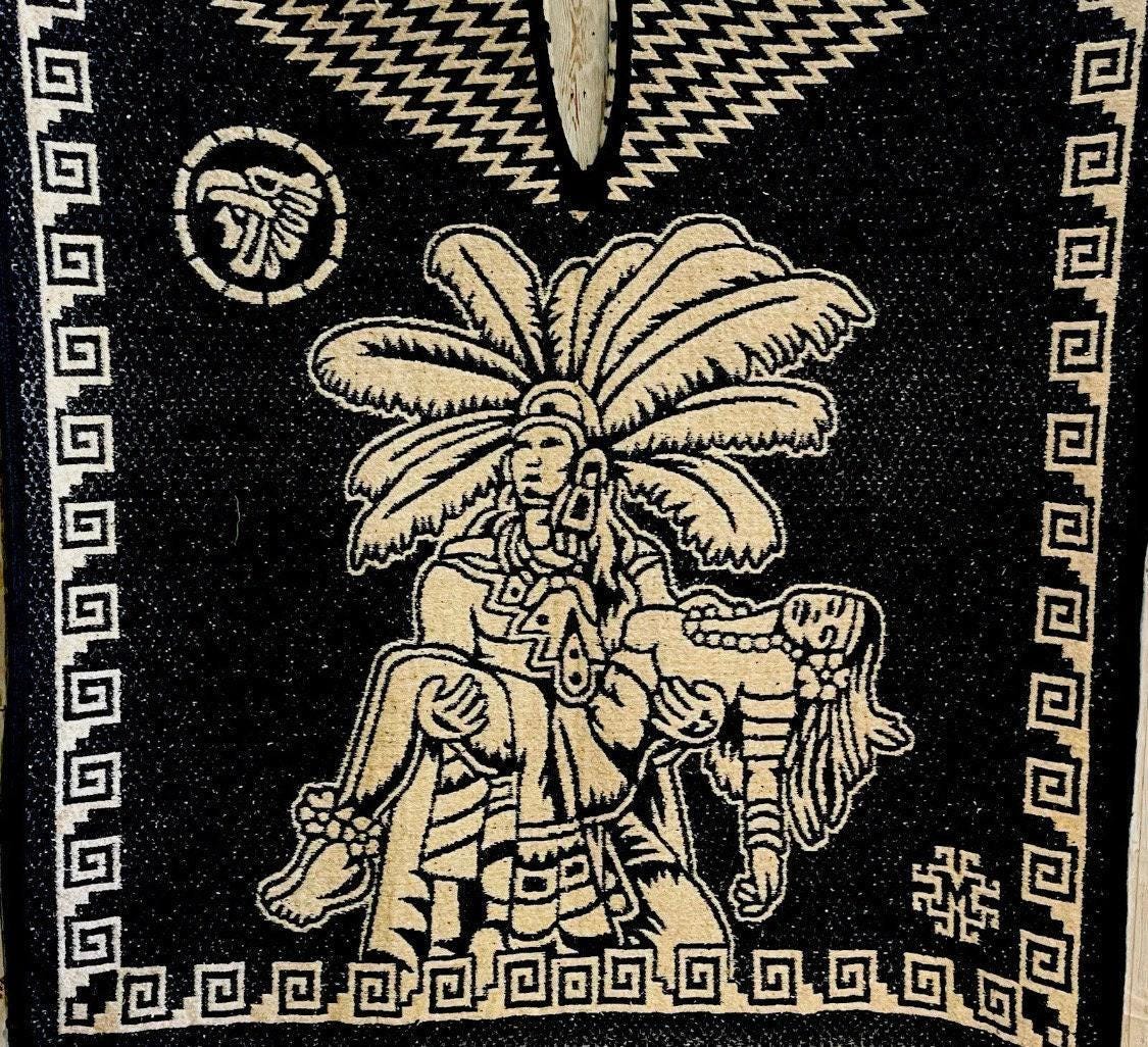 Poncho Gavan Calendario Aztec de Amor Eterno con Guerrero
