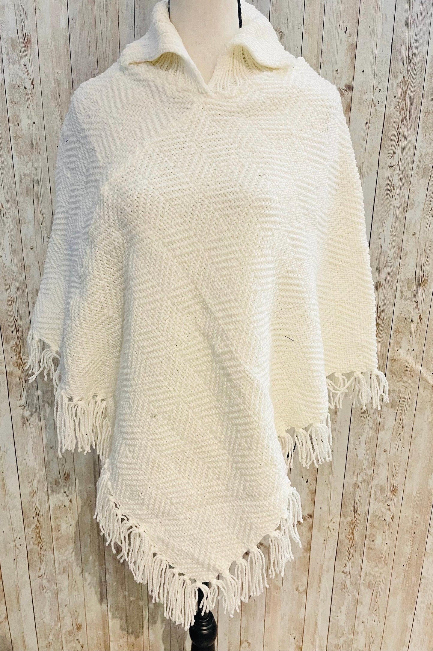 Mexican Artesenal Mañanita Poncho Jorongo de Estambre  Mexicana Artesanal Knit Mañanita